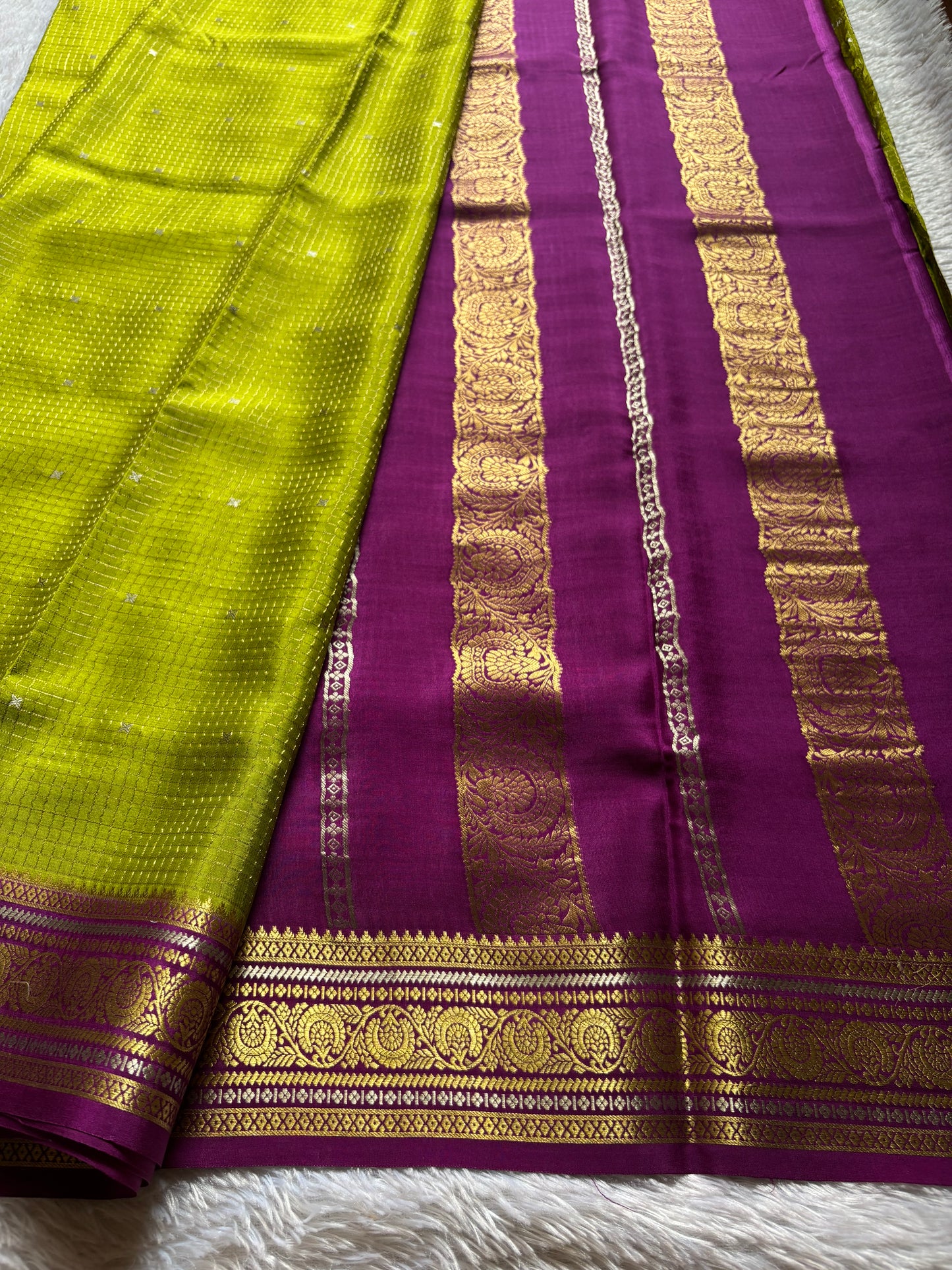 Haasini (2D) : Mehendi green-magenta