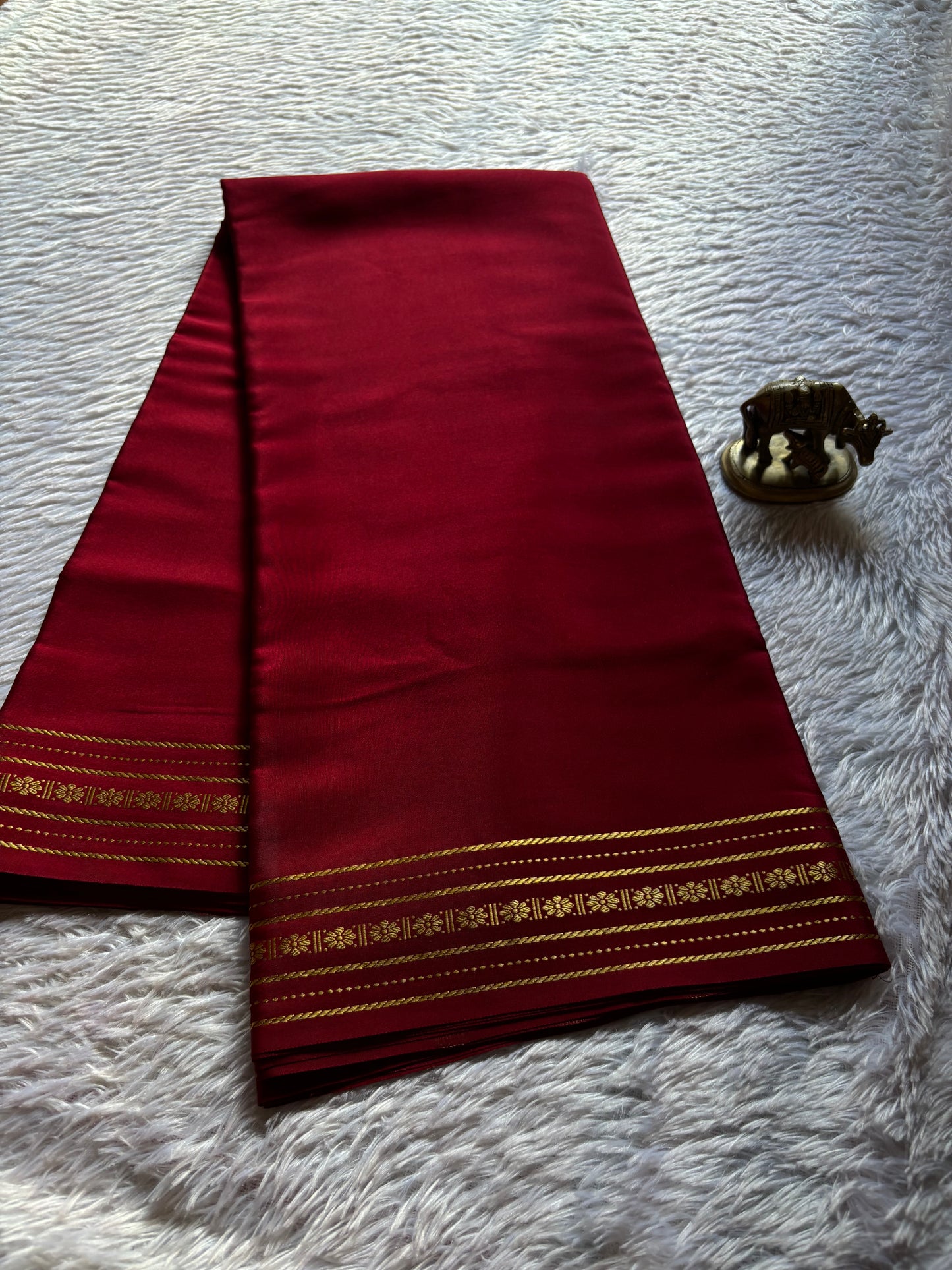 Mallige : Solid Maroon