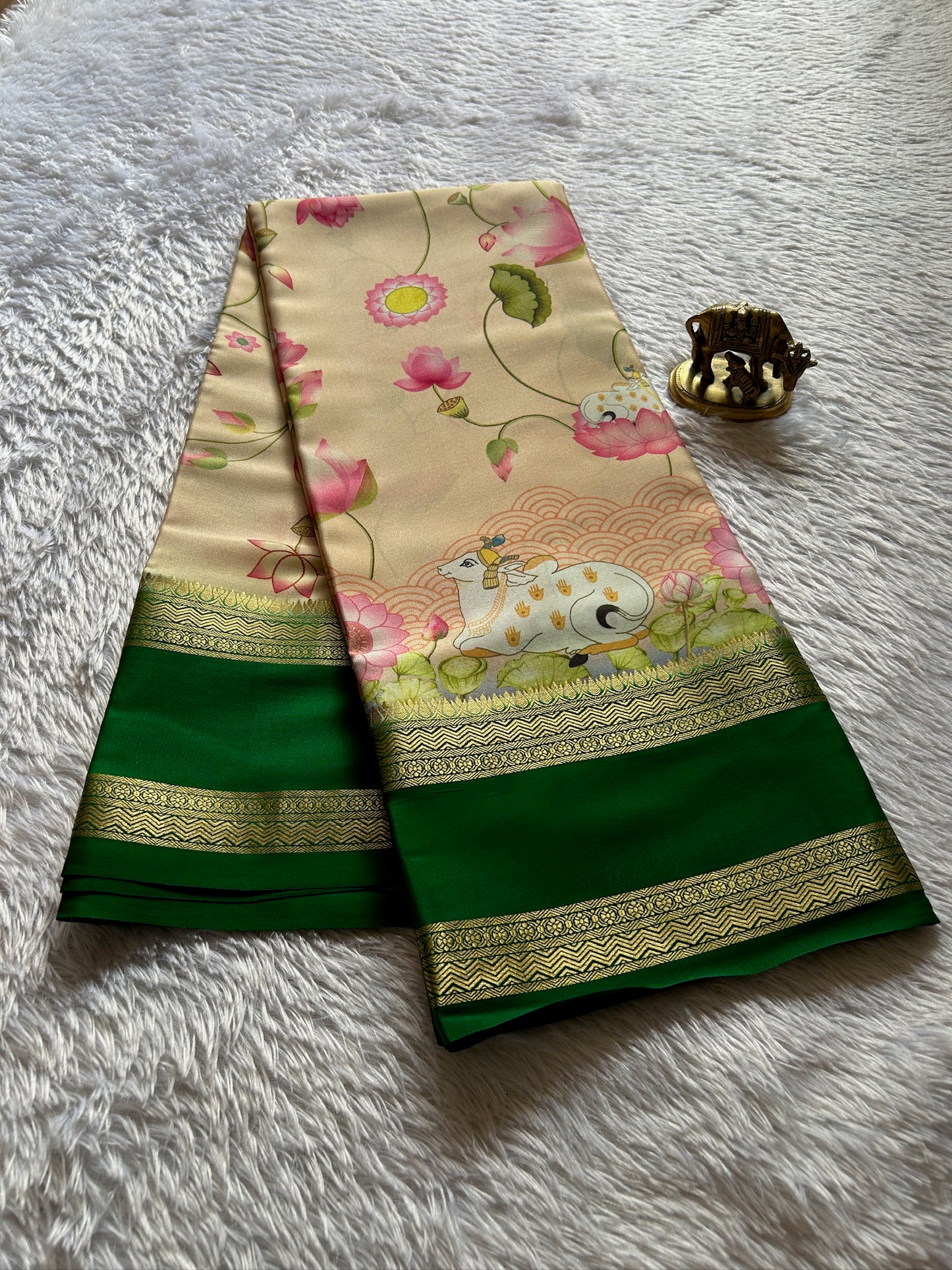 Kasturi :  Light peach-dark green