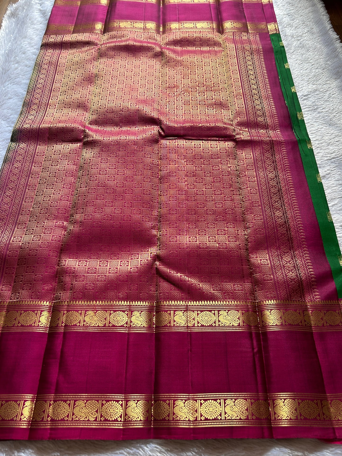 Lakshmi (2D) : bottle green-magenta