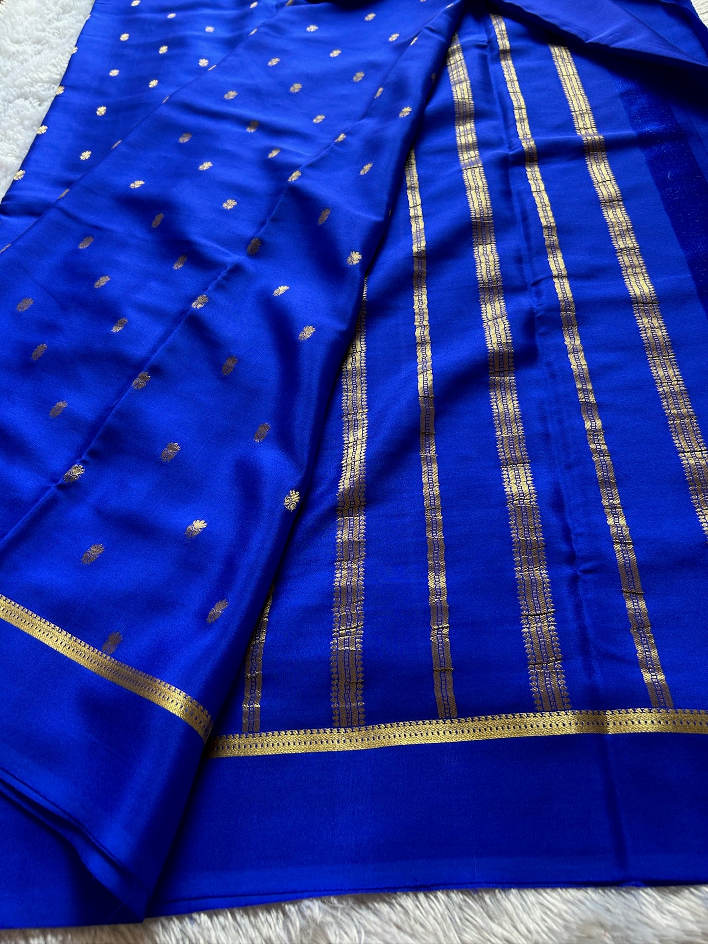 Sahana : solid royal blue