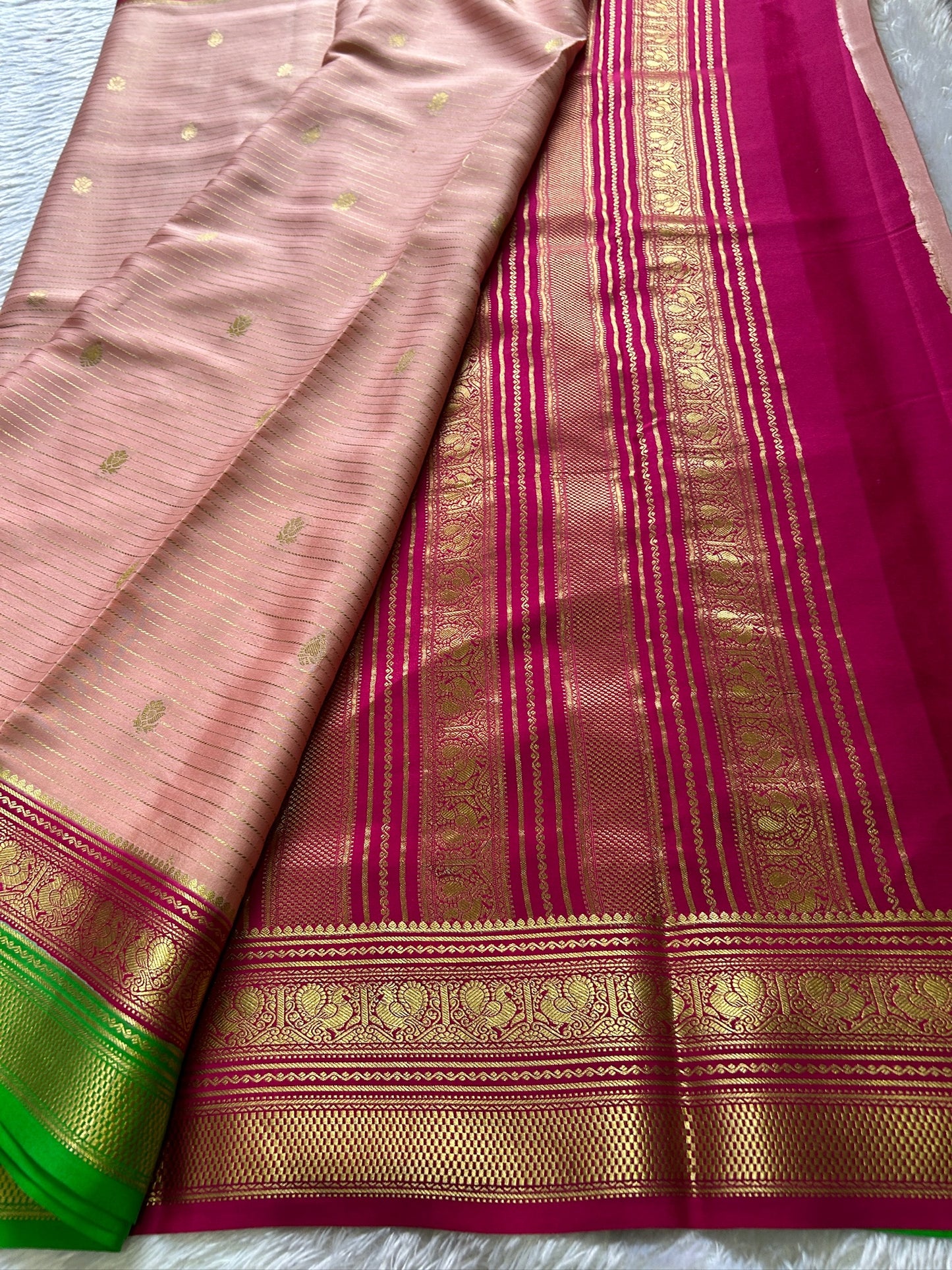 Amulya (3D) : Salmon pink- Dark pink-Green