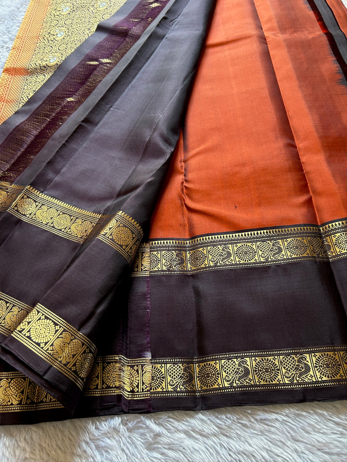 Lakshmi (2D) : Rust-chocolate brown