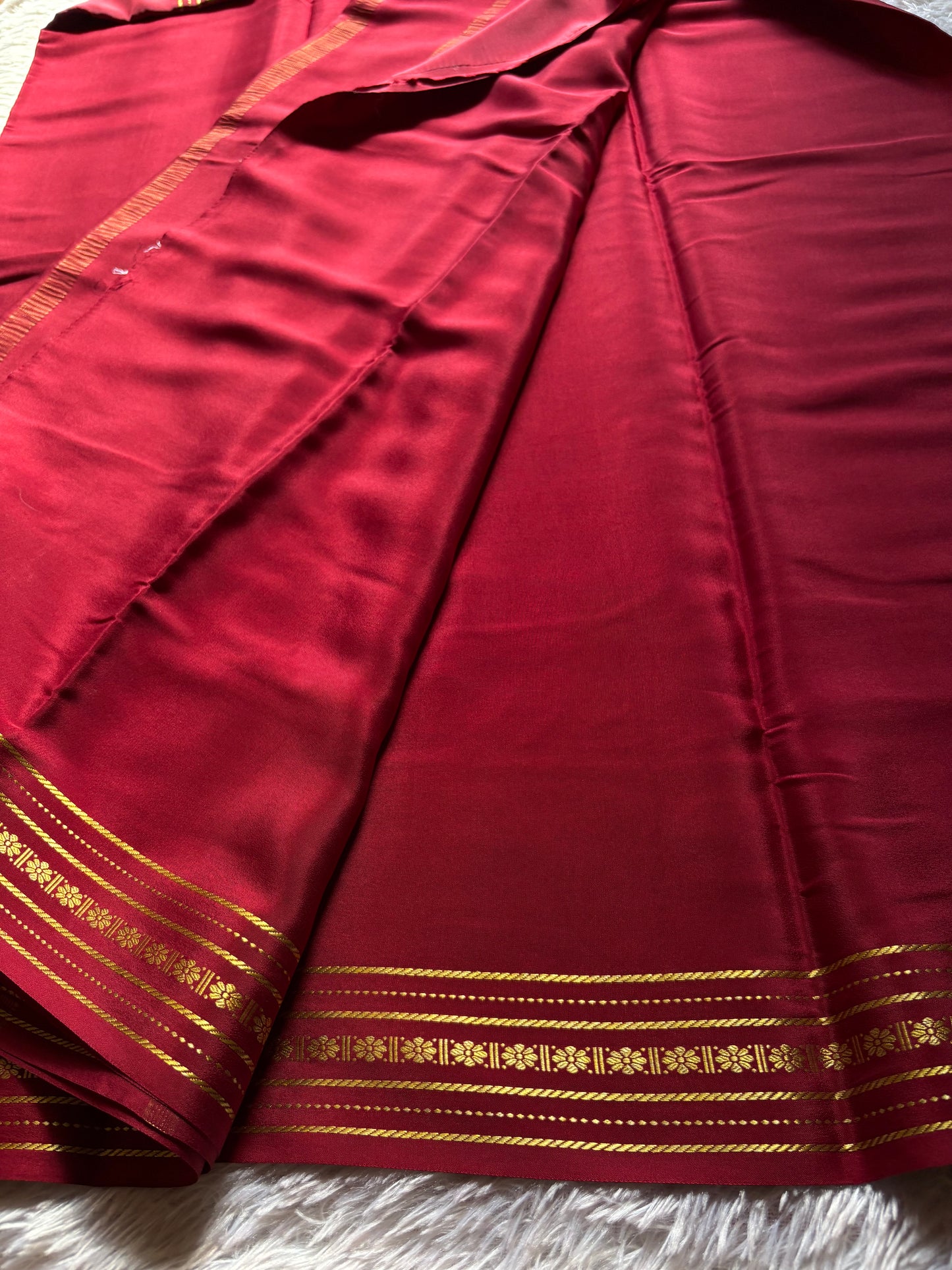 Mallige : Solid Maroon