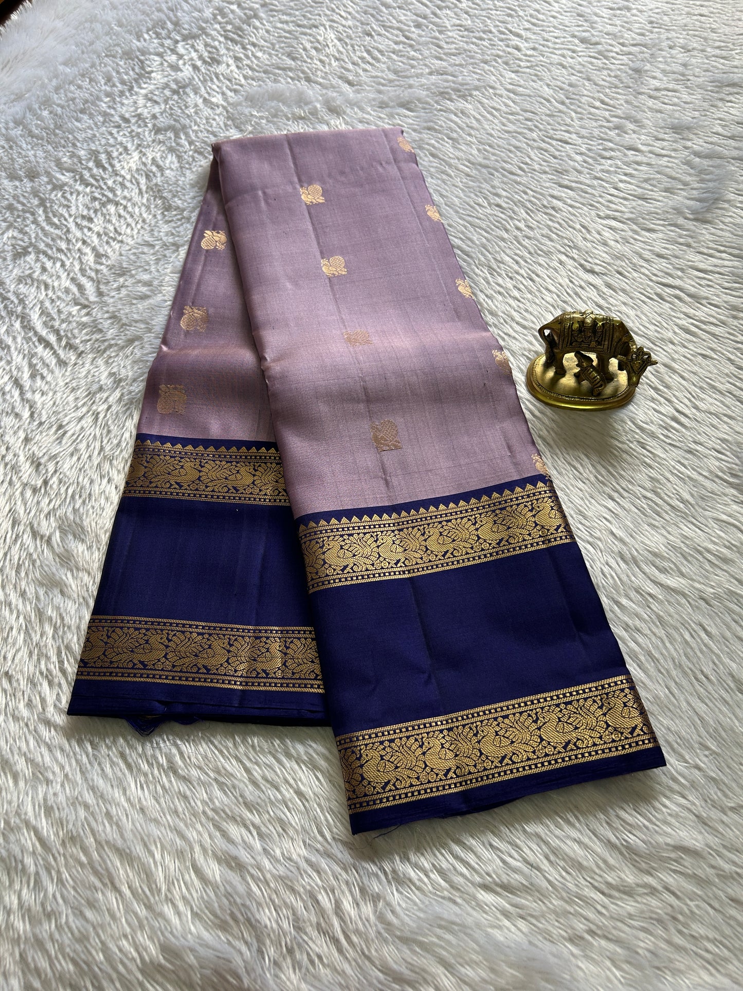 Lakshmi (2D) : Lavender - Dark Blue