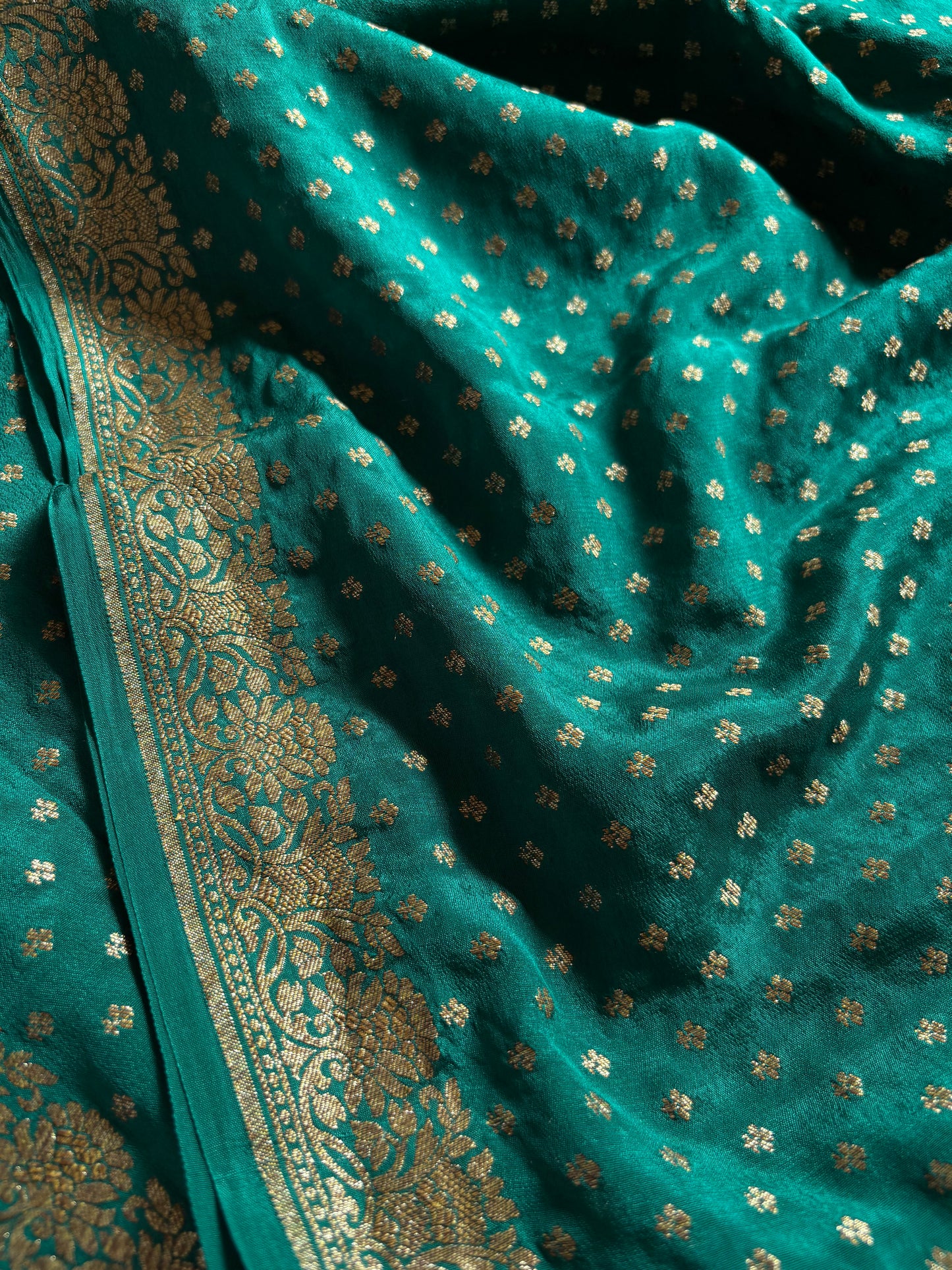 Mahiya : Solid Peacock Green