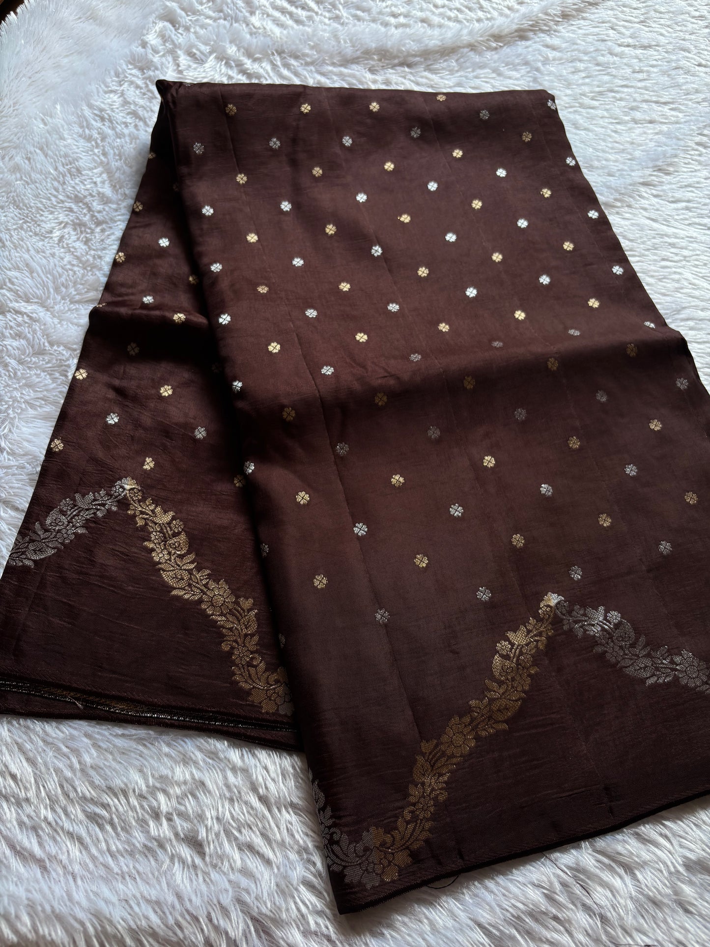 SS109 : Solid Chocolate brown