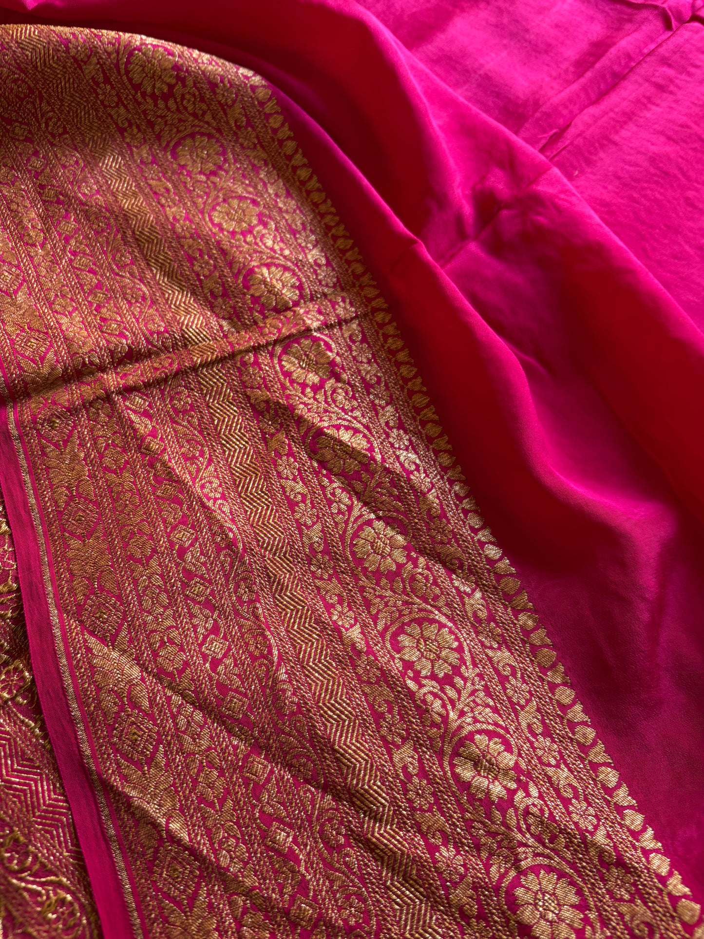 Nadhiya : Solid Pink