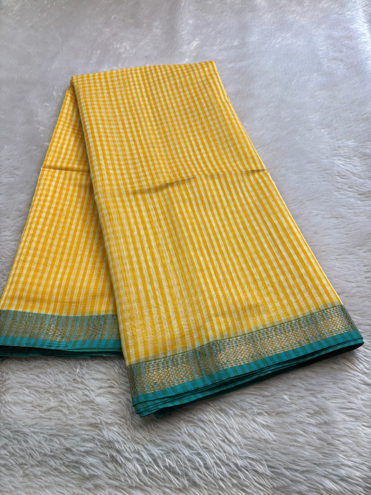 MCS104 (2D) : Yellow-off white