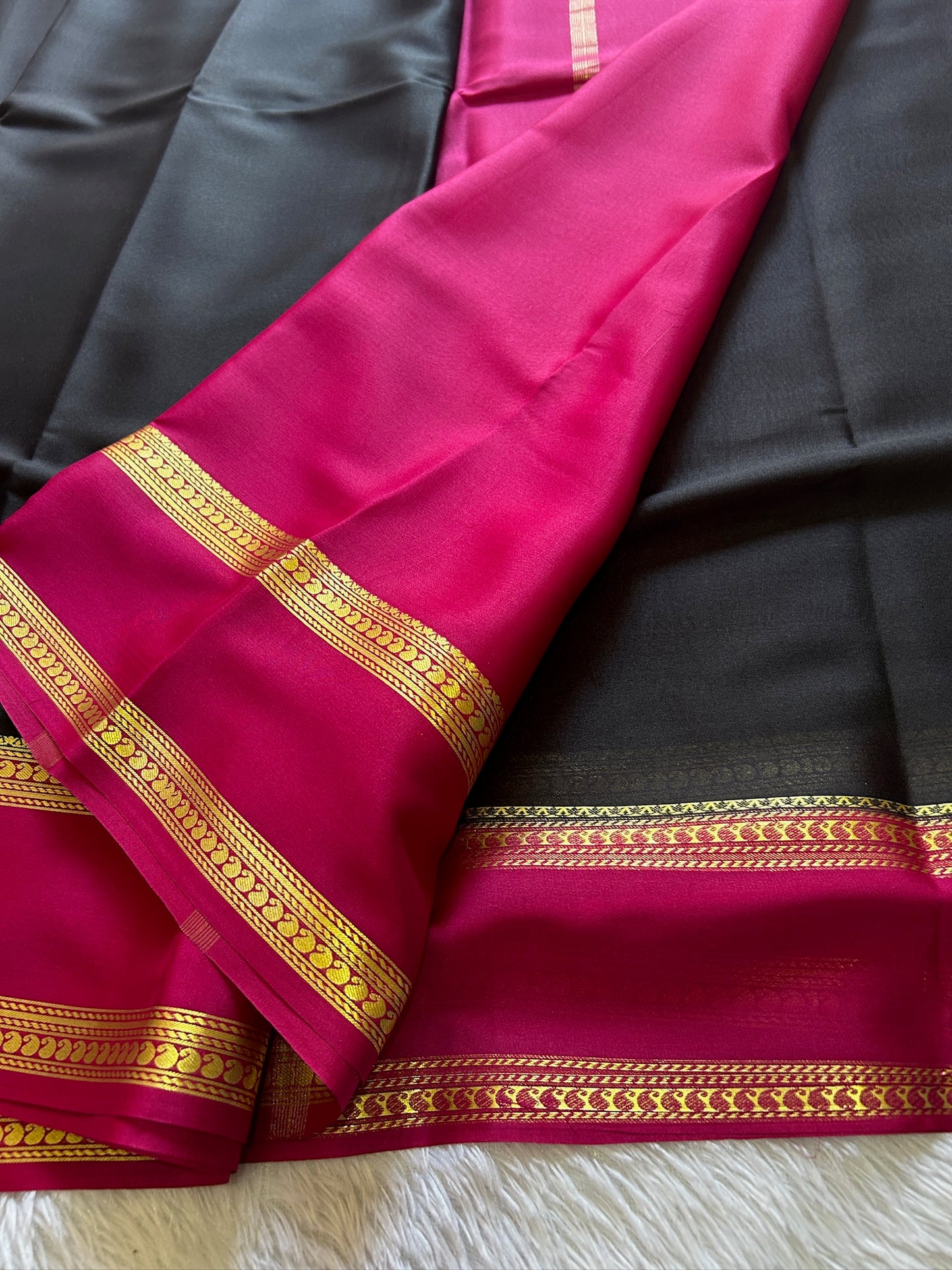 Malathi (2D) : Black-pink