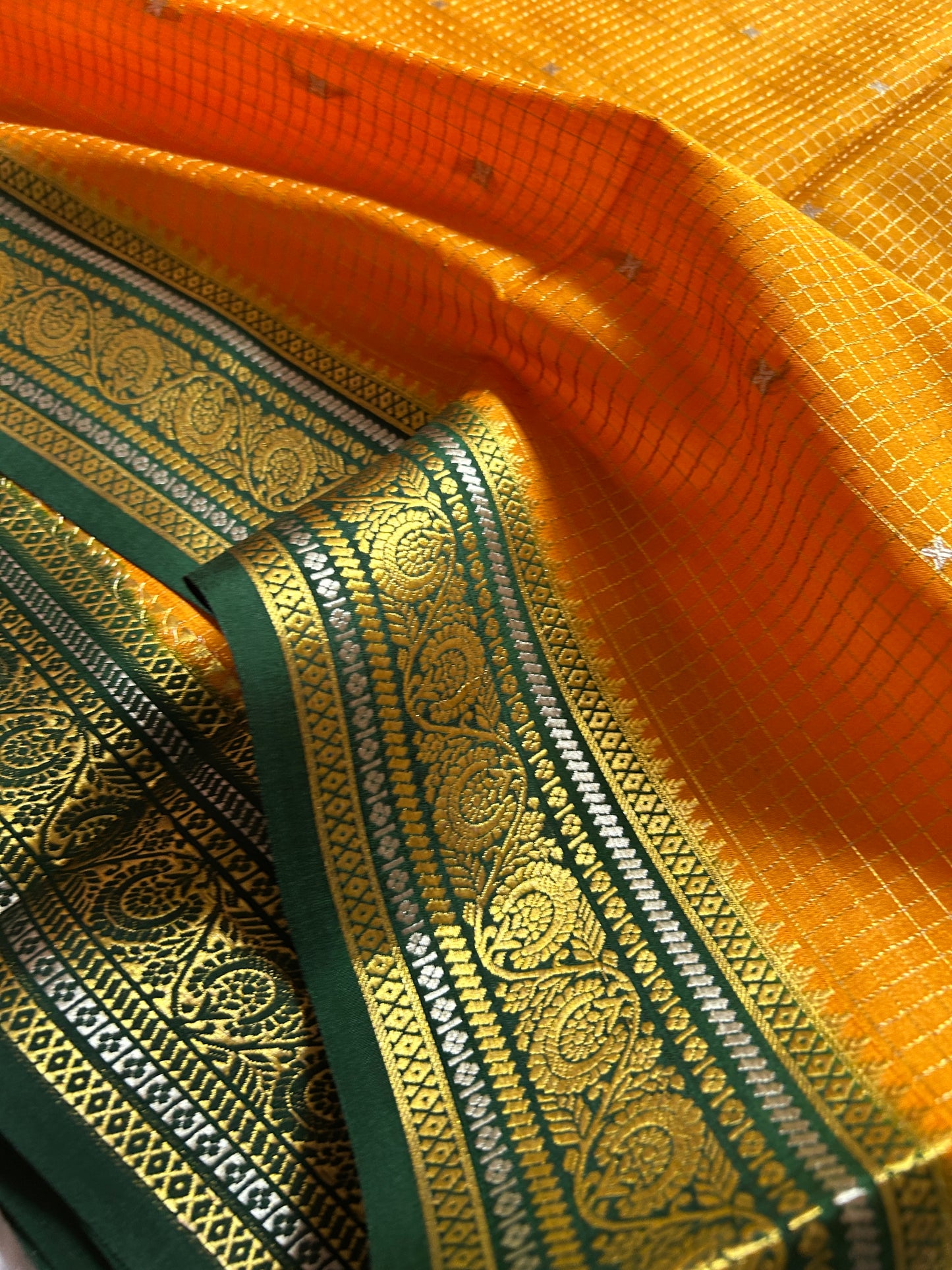 Haasini (2D) : Golden yellow-Green
