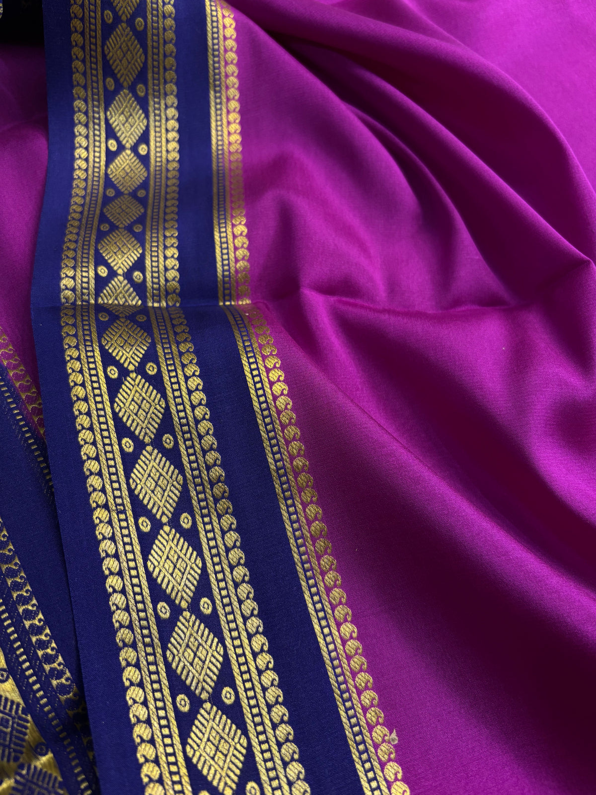 Saanvi (2D) : Dark magenta-navy blue