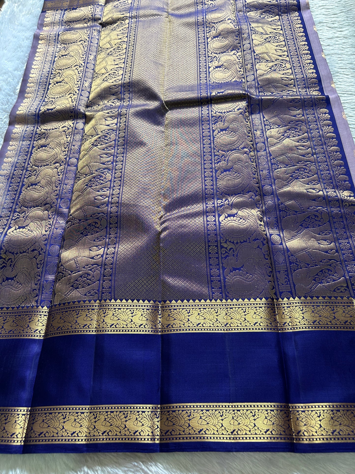 Lakshmi (2D) : Lavender - Dark Blue