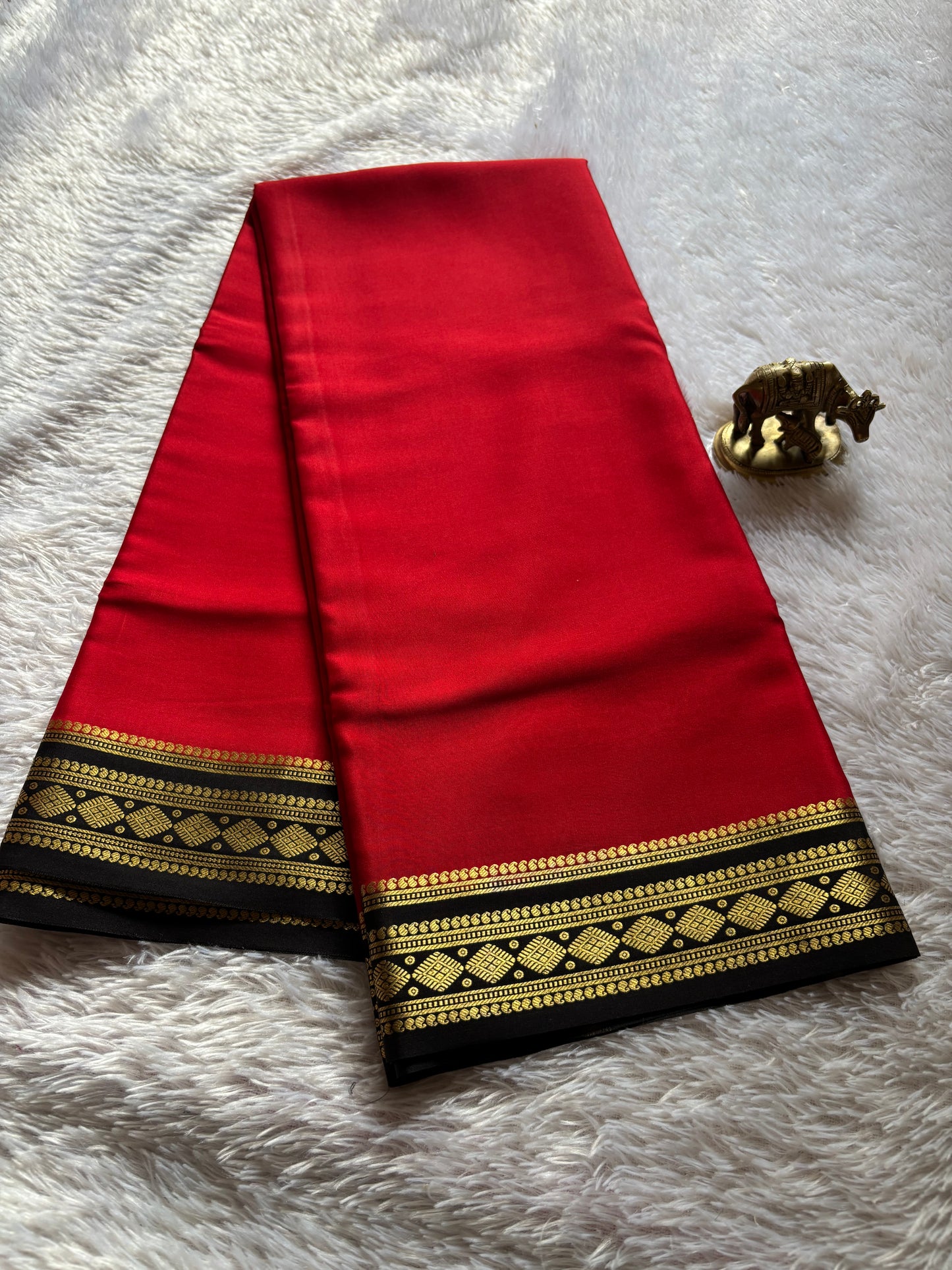 Saanvi (2D) : Red - Black