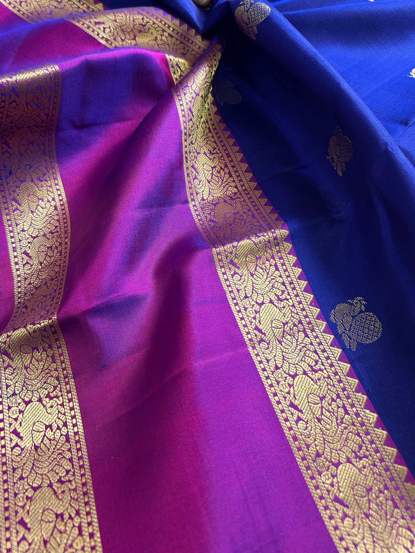 Lakshmi (2D) : Dark blue-Magenta