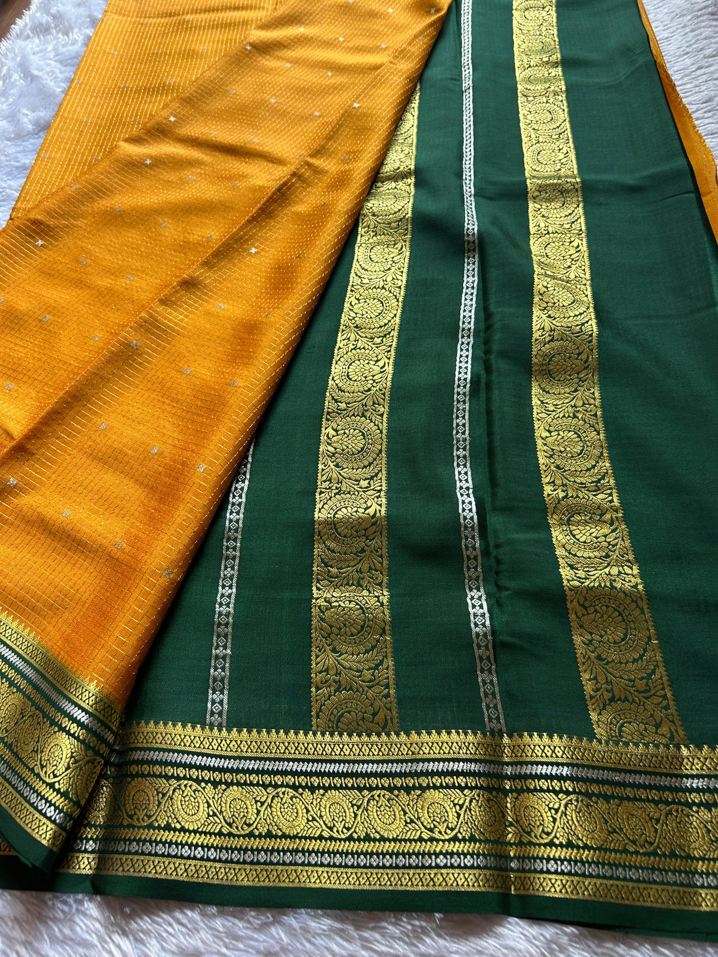 Haasini (2D) : Golden yellow-Green
