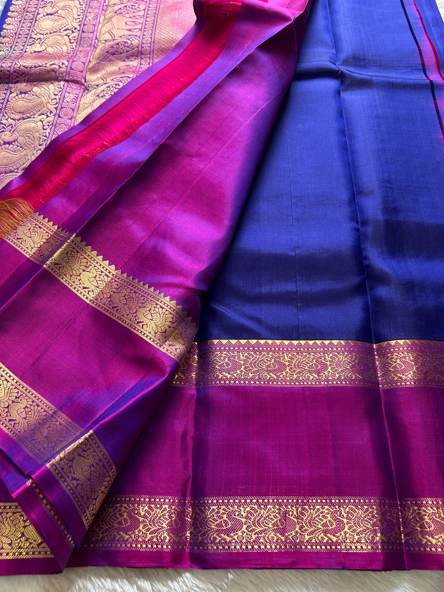 Lakshmi (2D) : Dark blue-Magenta