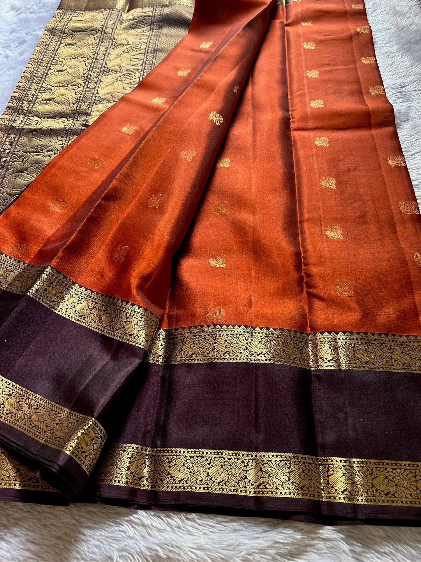 Lakshmi (2D) : Rust-chocolate brown