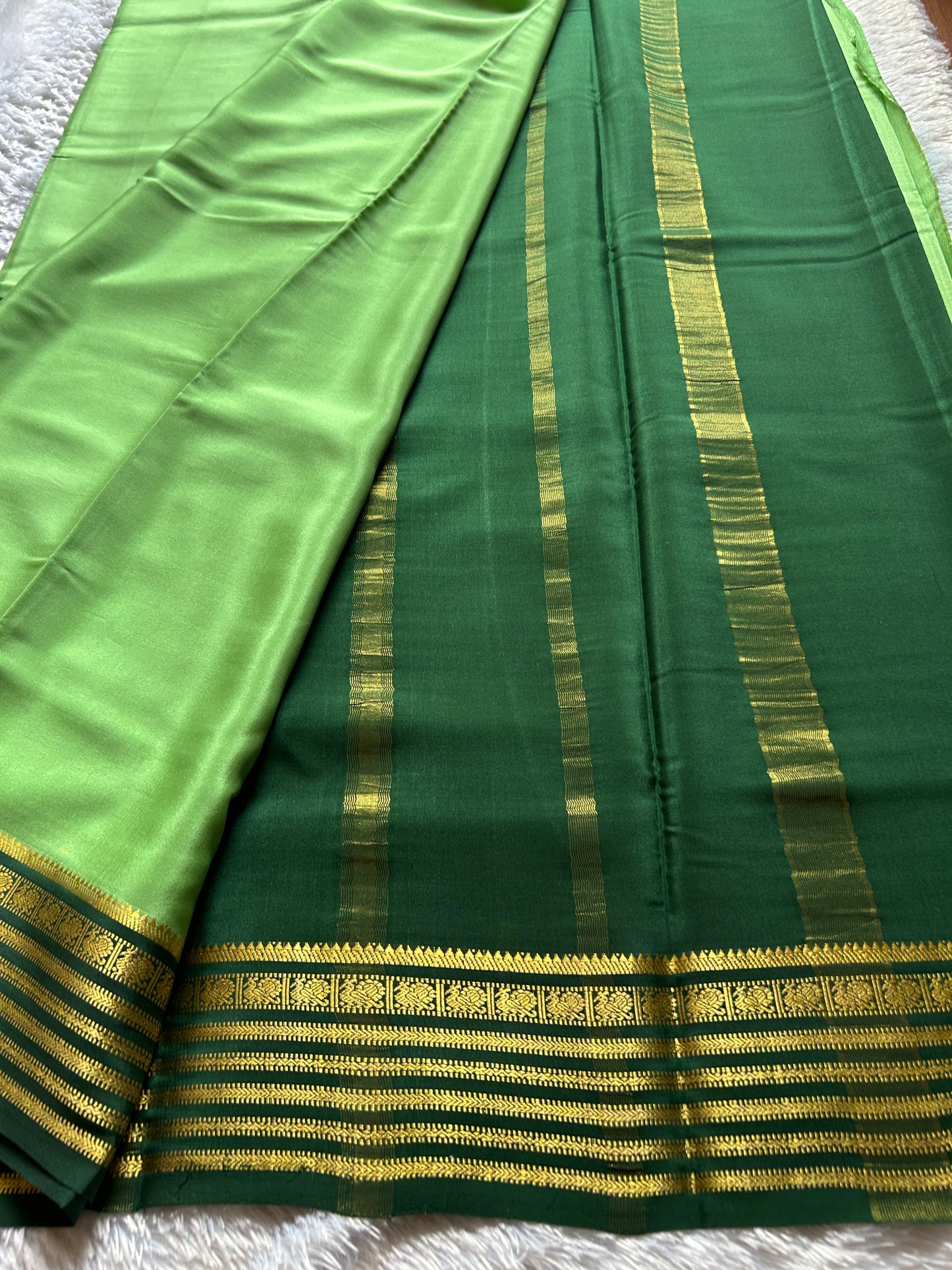 Soujanya (2D) : Pista green-bottle green