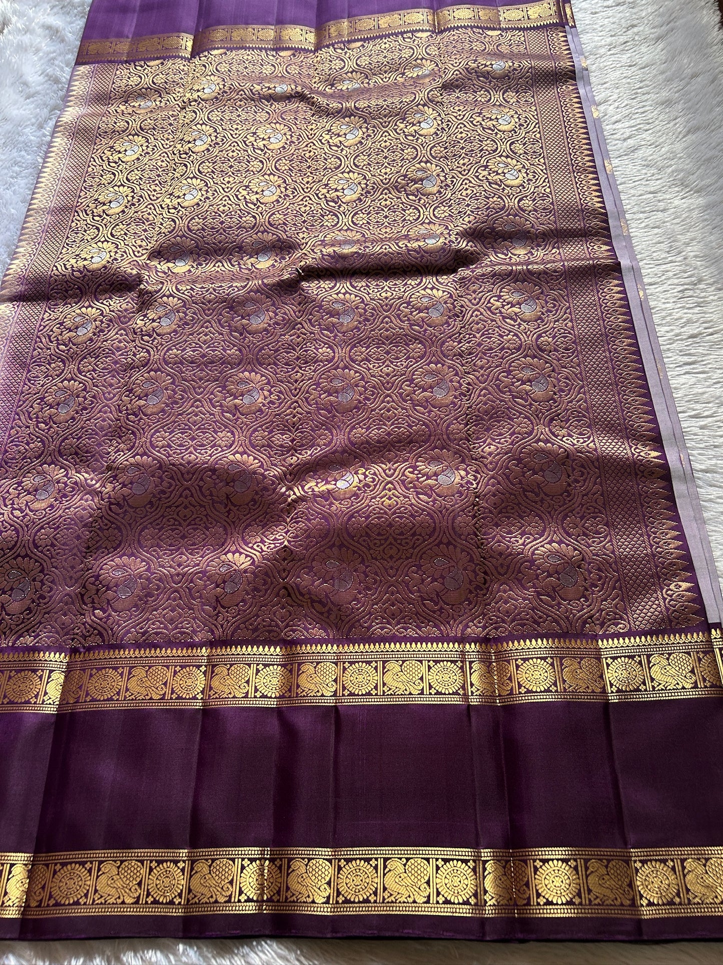 Lakshmi (2D) : light lavender - deep purple