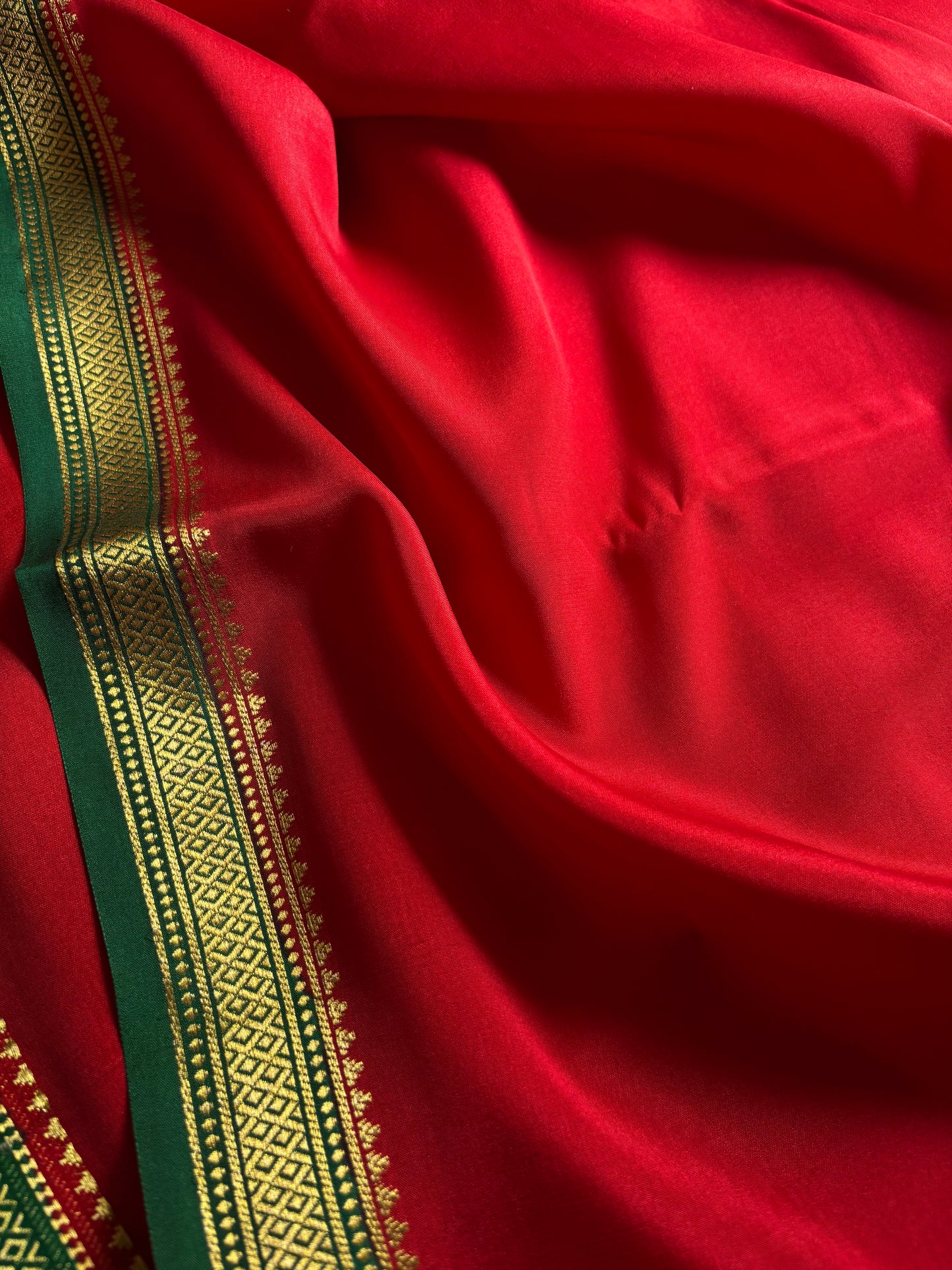 Preetha (2D) : Red-green