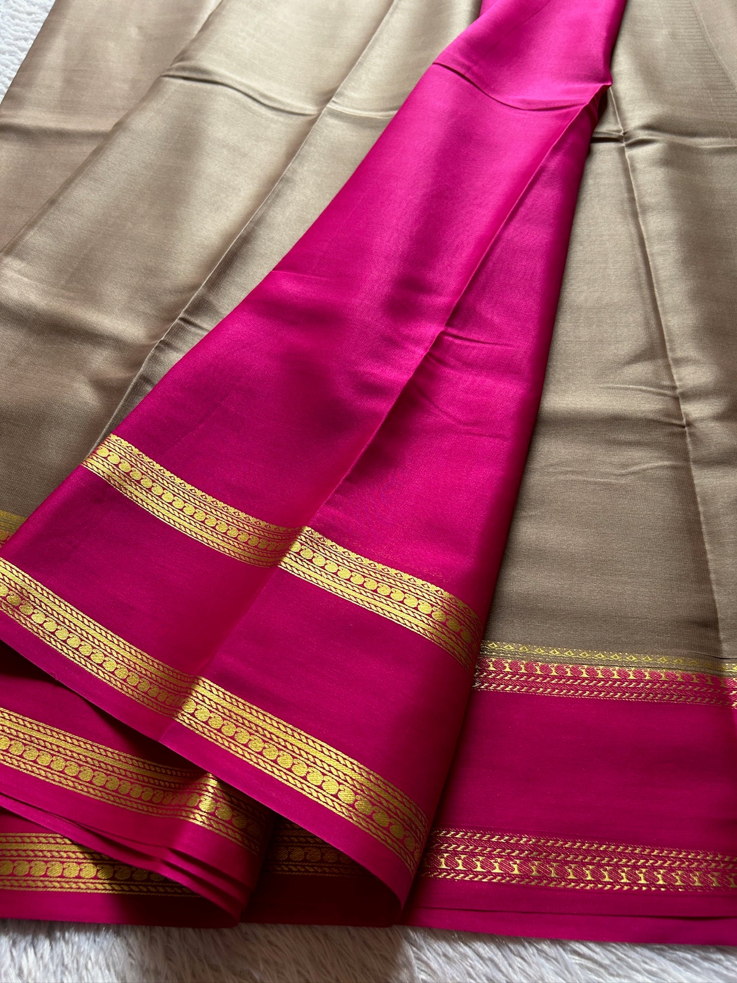Malathi (2D) : Dark grey-Pink