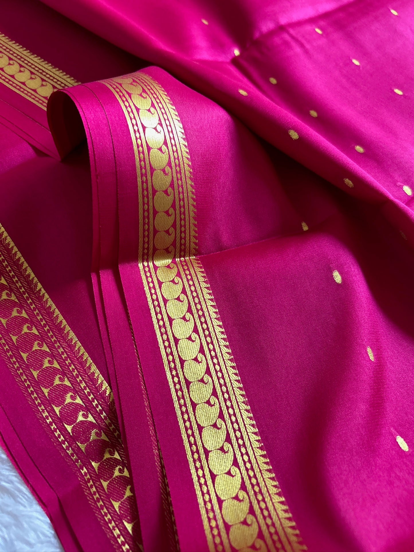Keerthi : Solid Dark pink
