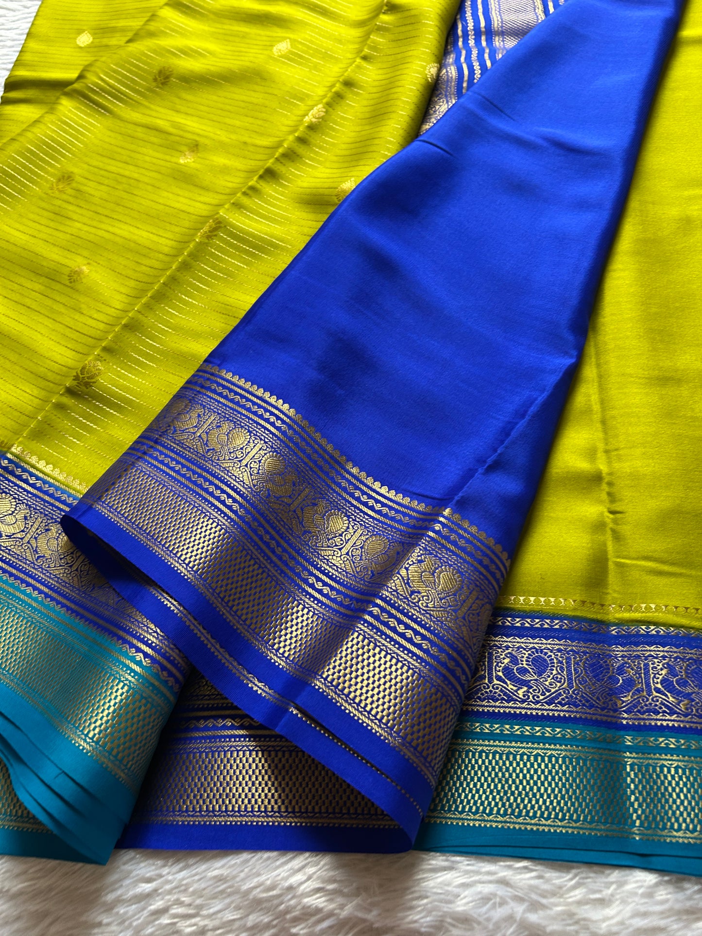 Amulya (3D) : Olive-Royal Blue-Ananda Blue