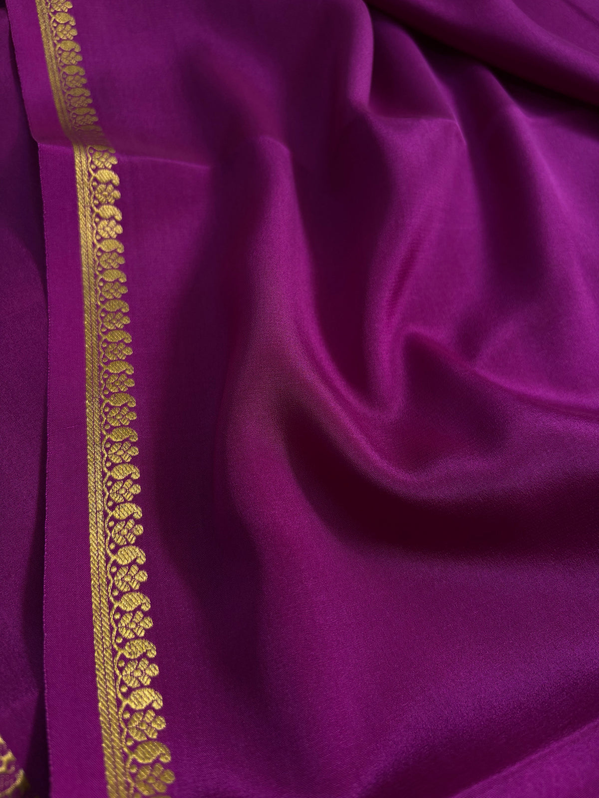 Vandana : Solid Dark magenta