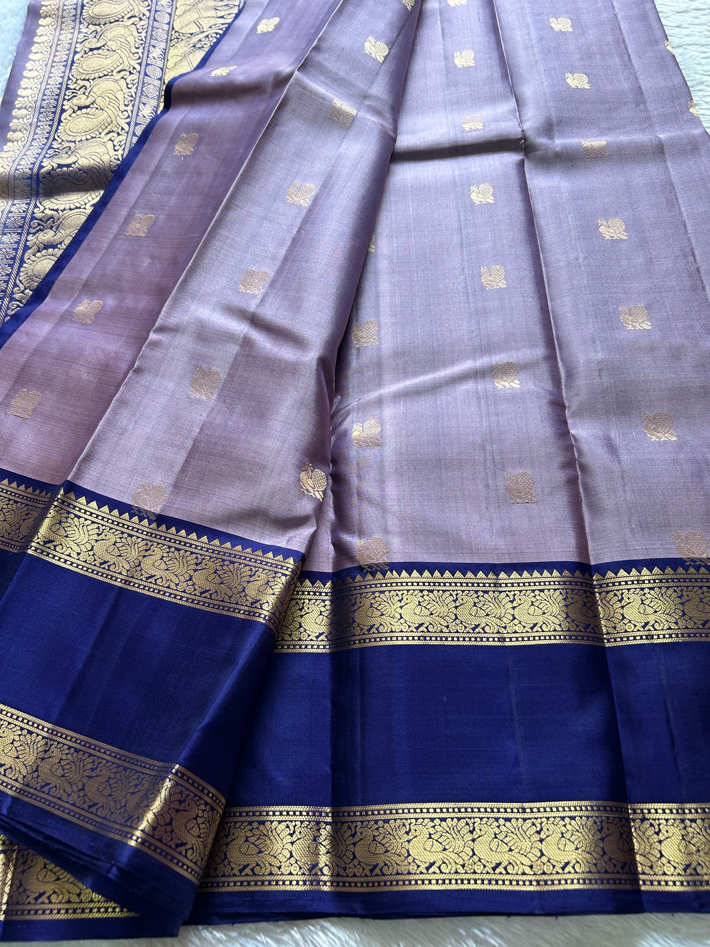 Lakshmi (2D) : Lavender - Dark Blue