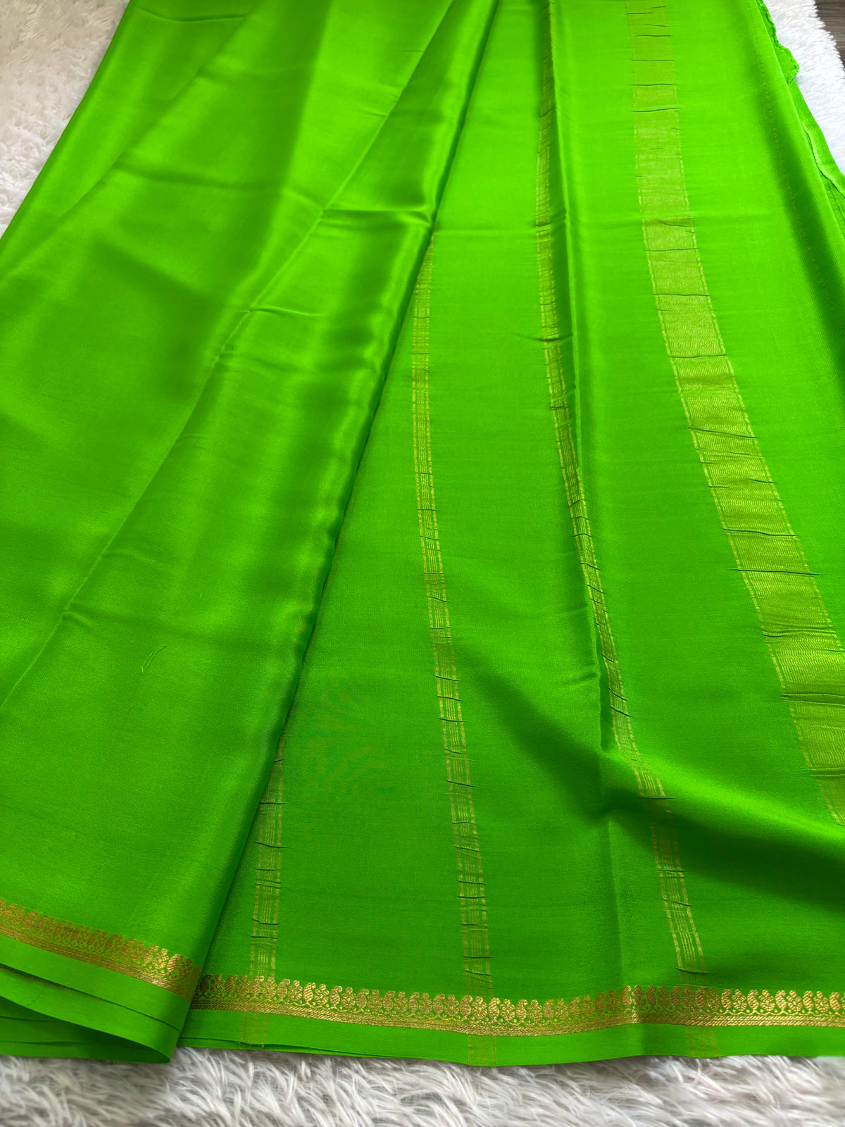 Vandana : Solid Parrot green