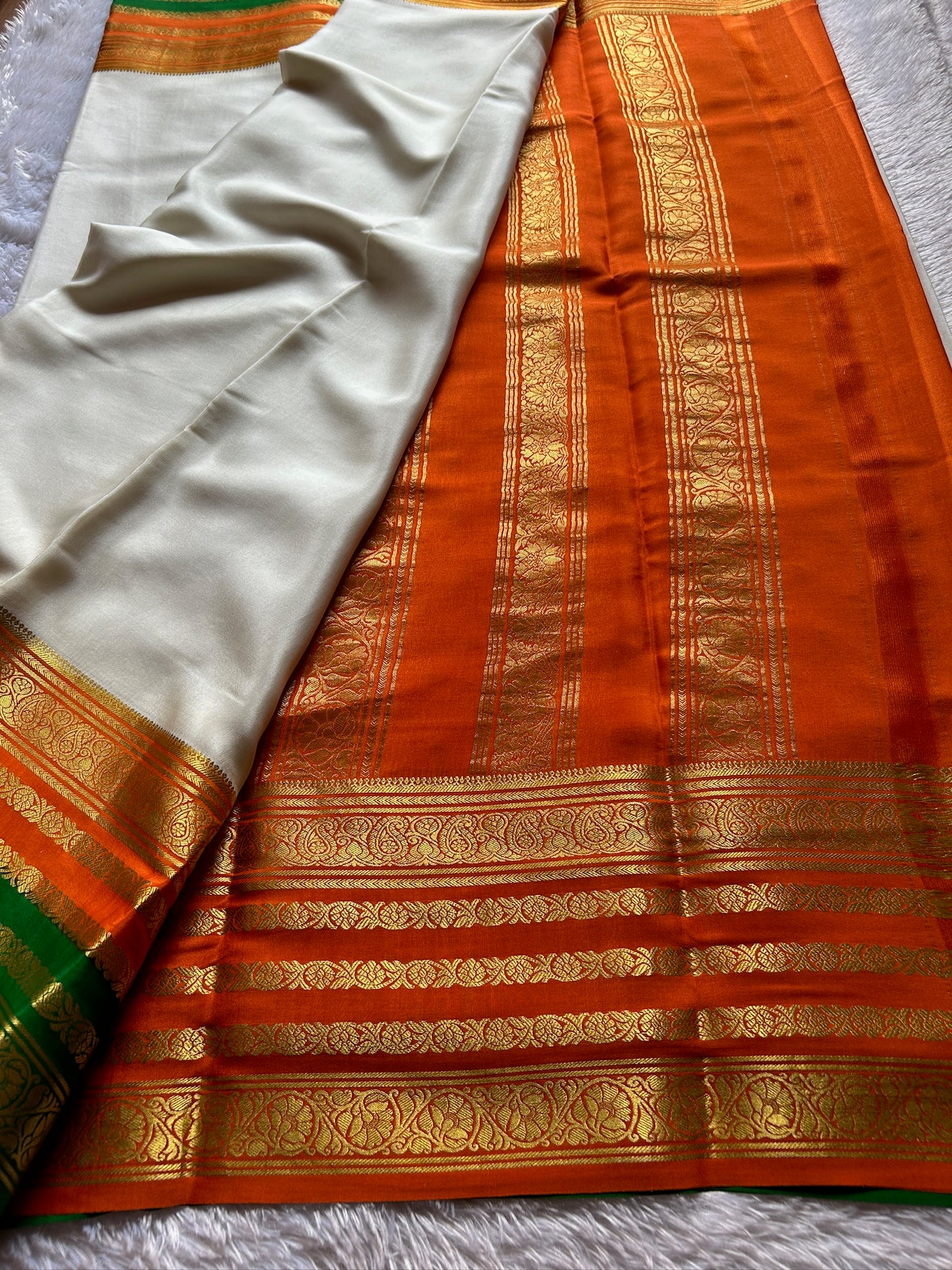 Bindu (3D) : Off white-orange-green