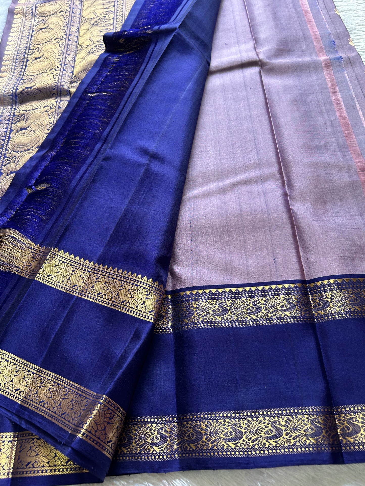 Lakshmi (2D) : Lavender - Dark Blue