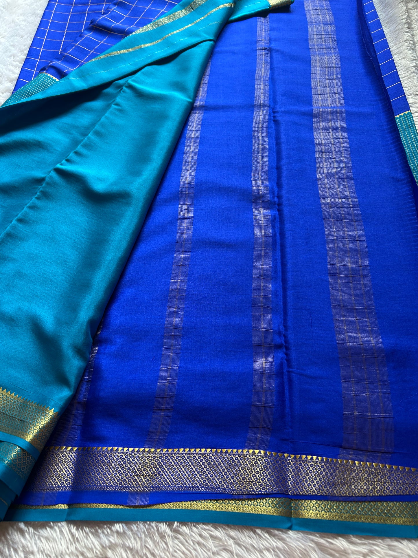 Prema (2D) : Sea blue-royal blue