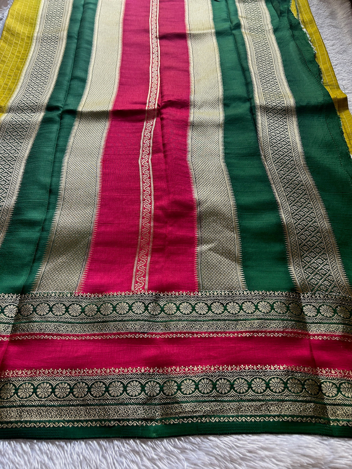 NYD111 : Olive-pink-green