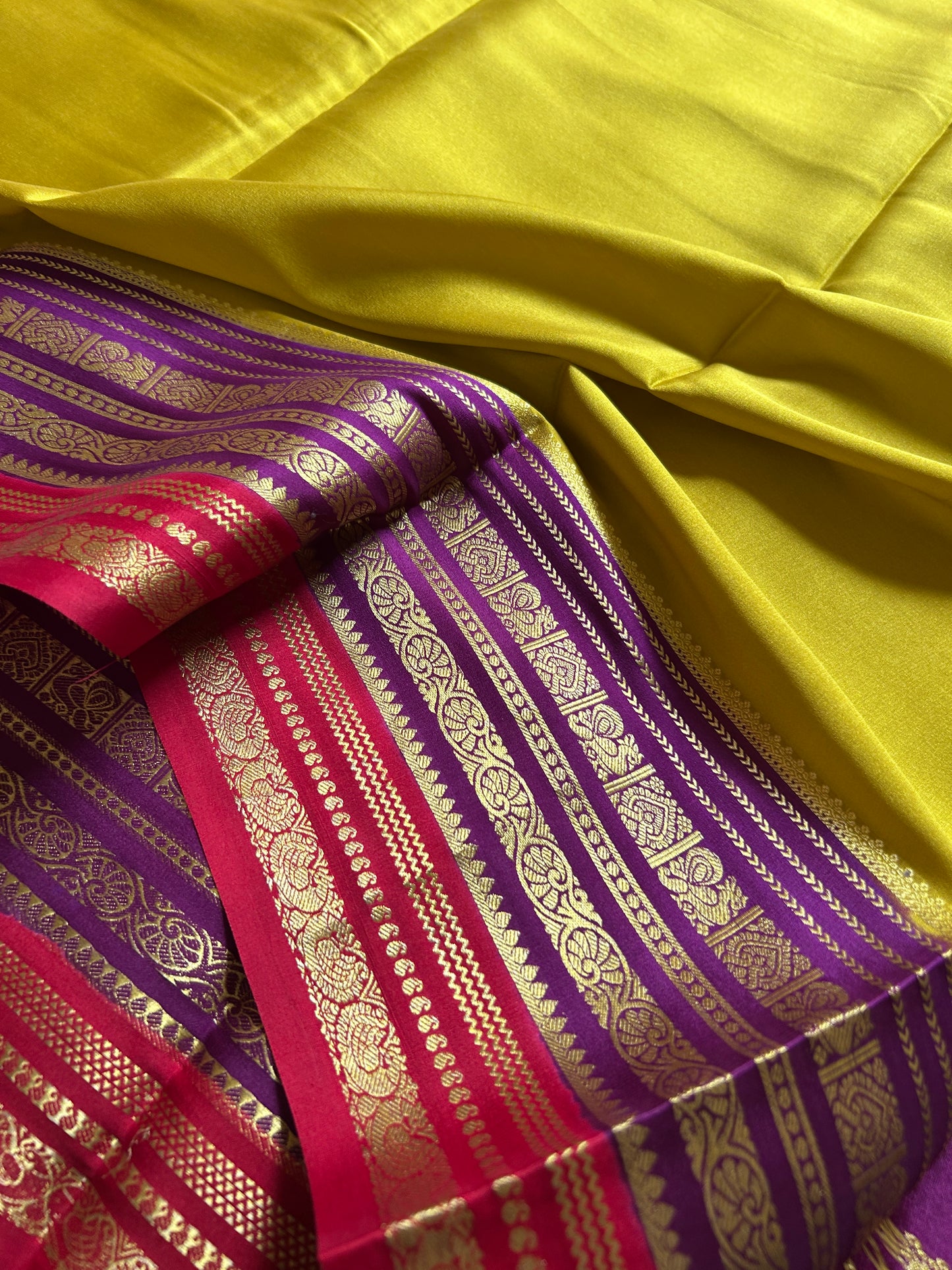 Kalpana (3D) : Olive-magenta-red