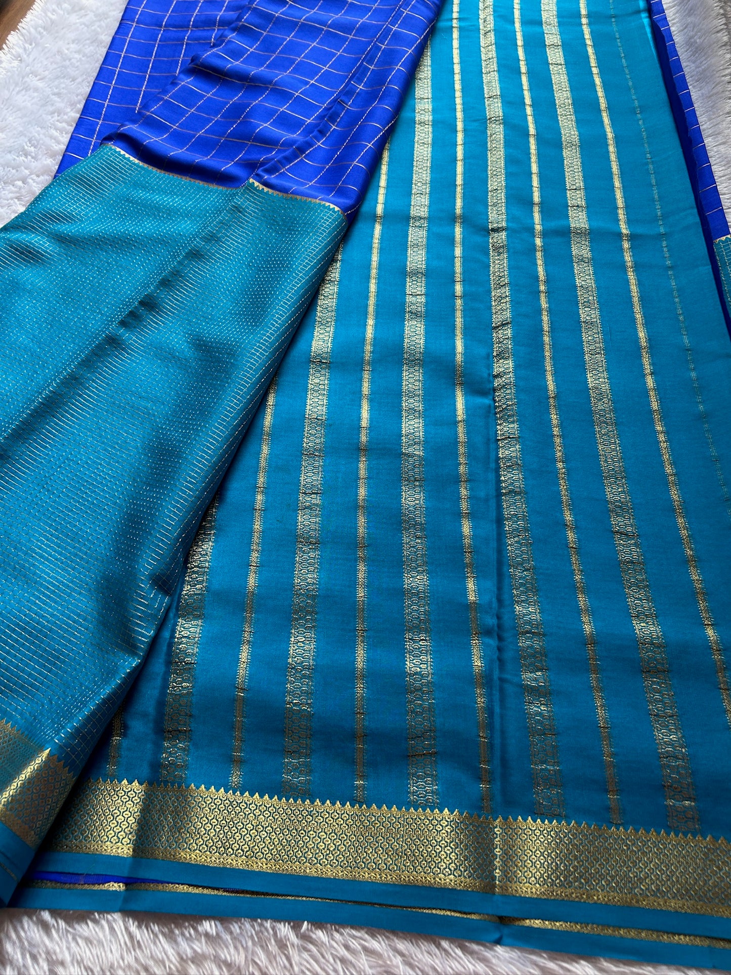 Prema (2D) : Sea blue-royal blue