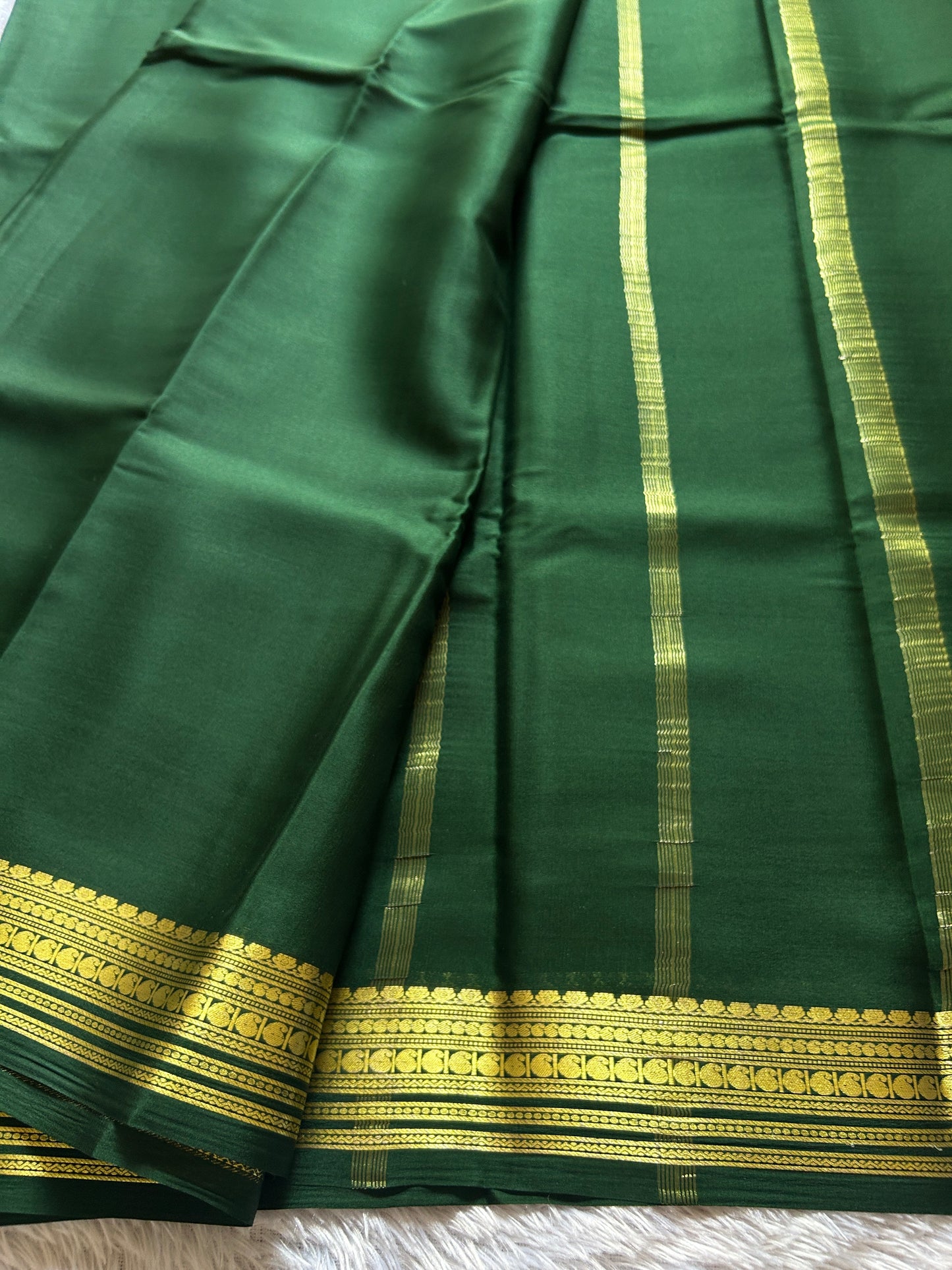 Swara : Solid Bottle green