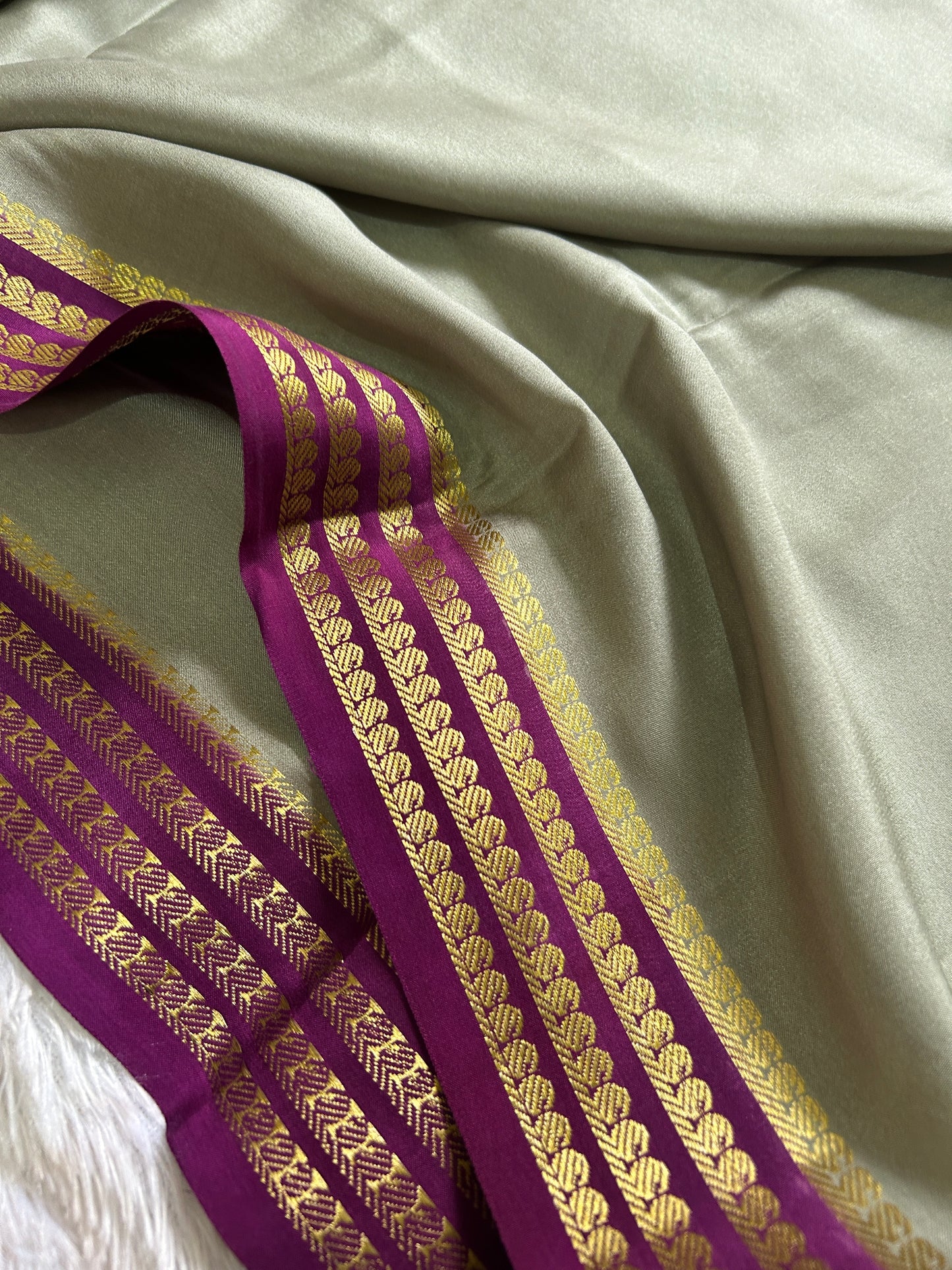Aragini (2D) : Grey-magenta