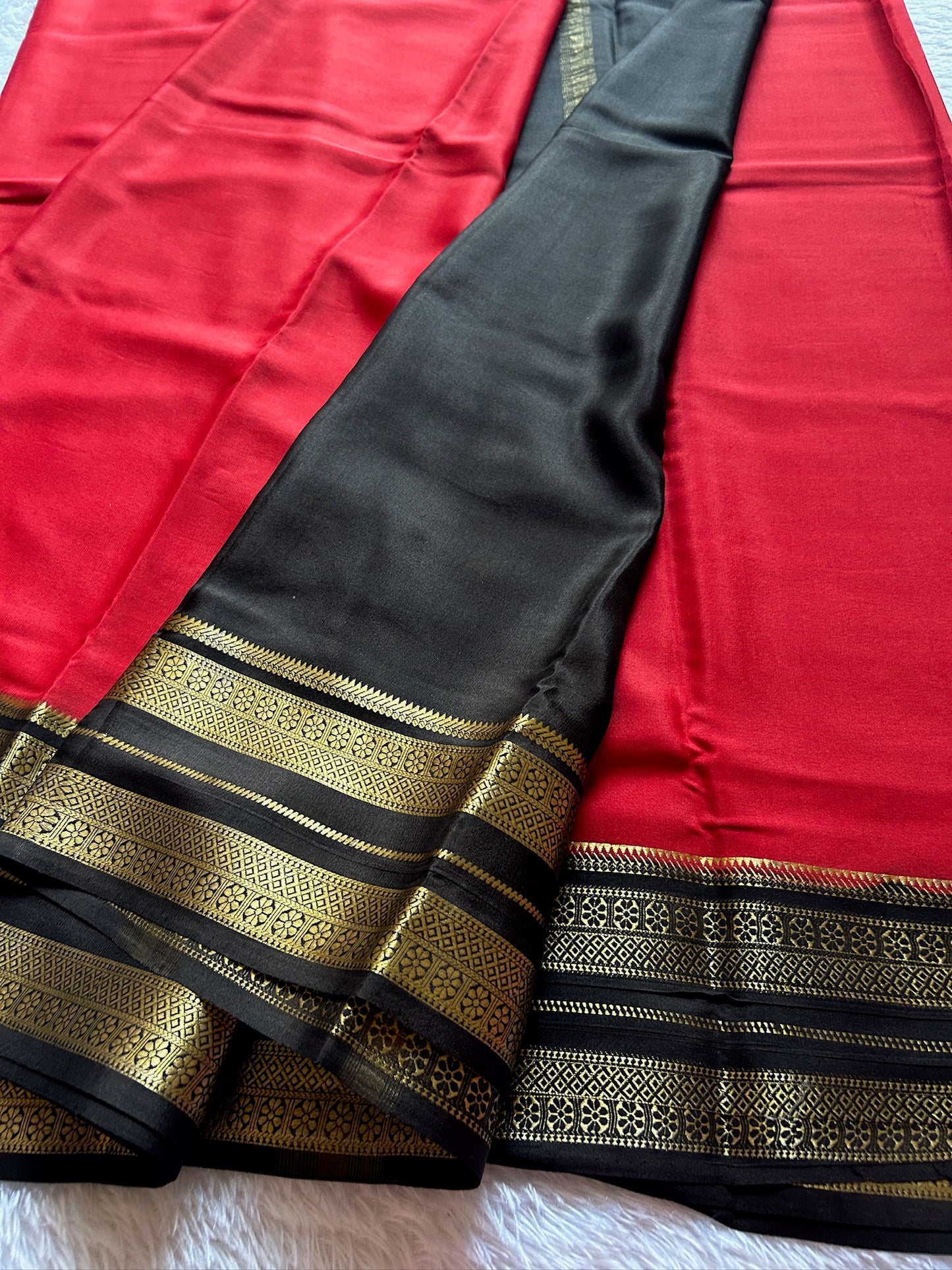 Raagini (2D) : Red-Black