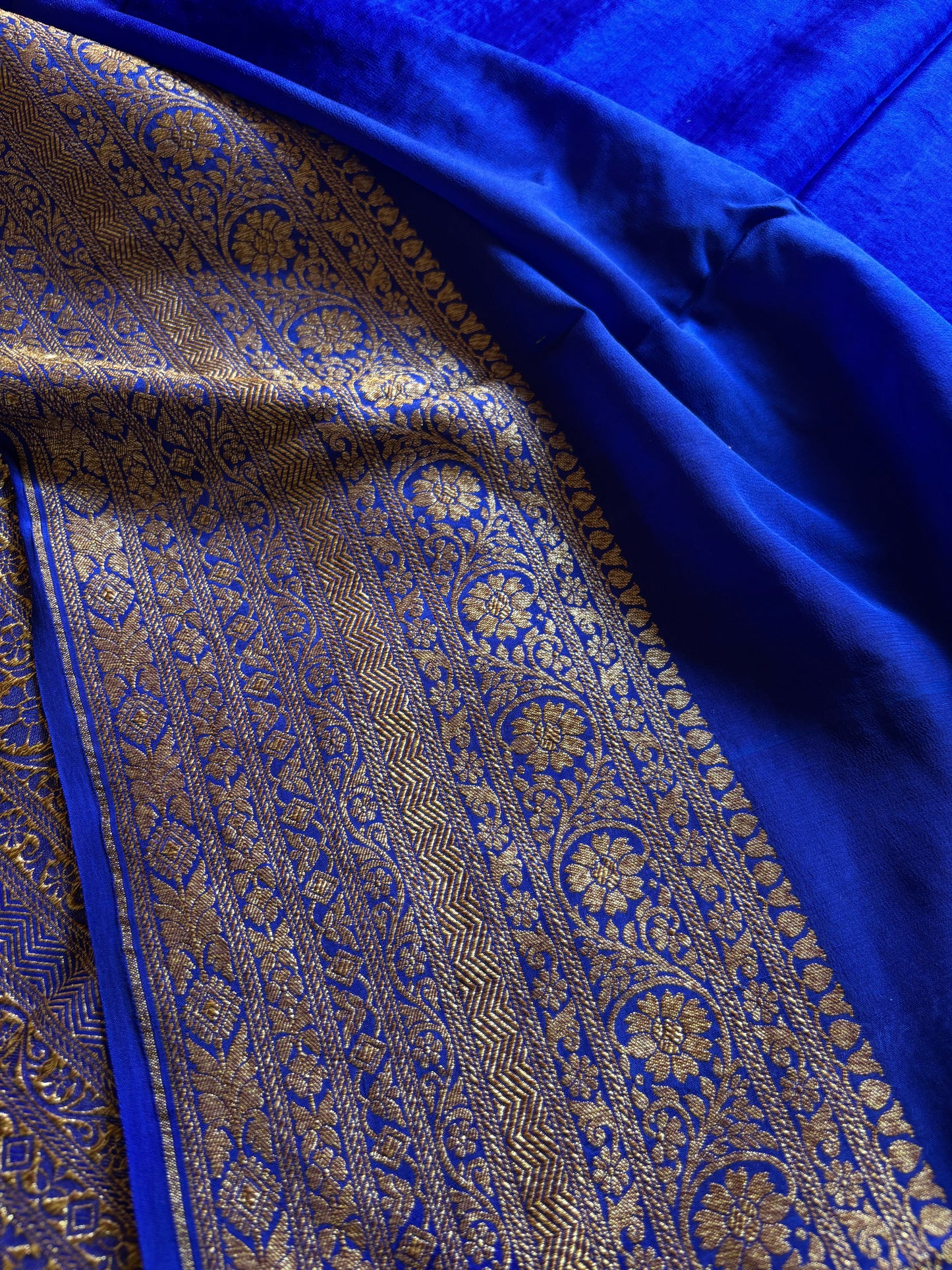 Nadhiya : Solid Royal Blue