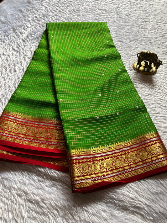 Haasini (2D) : Parrot green-Red