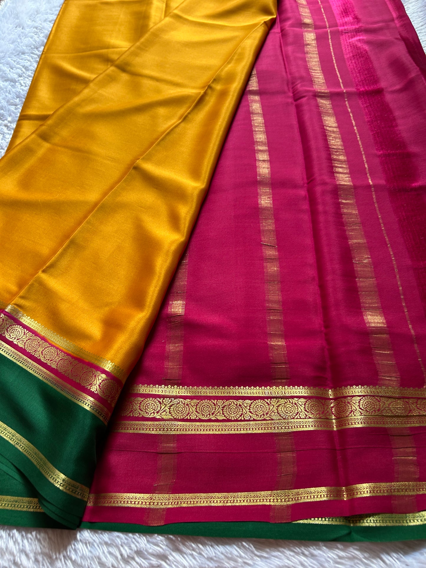 Tara (3D) : Golden yellow-pink-green