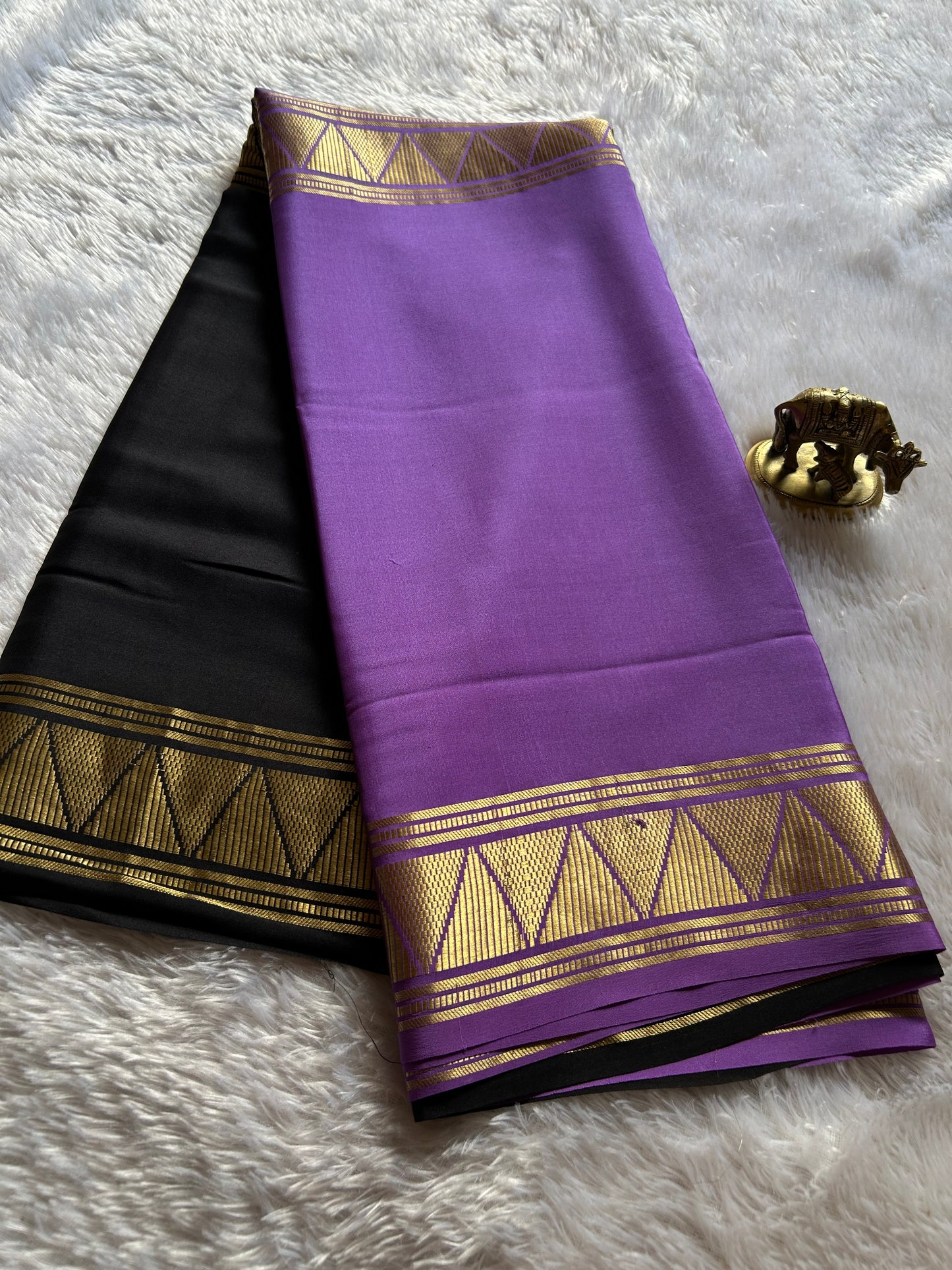 Dhwani (2D) : lavendar-black