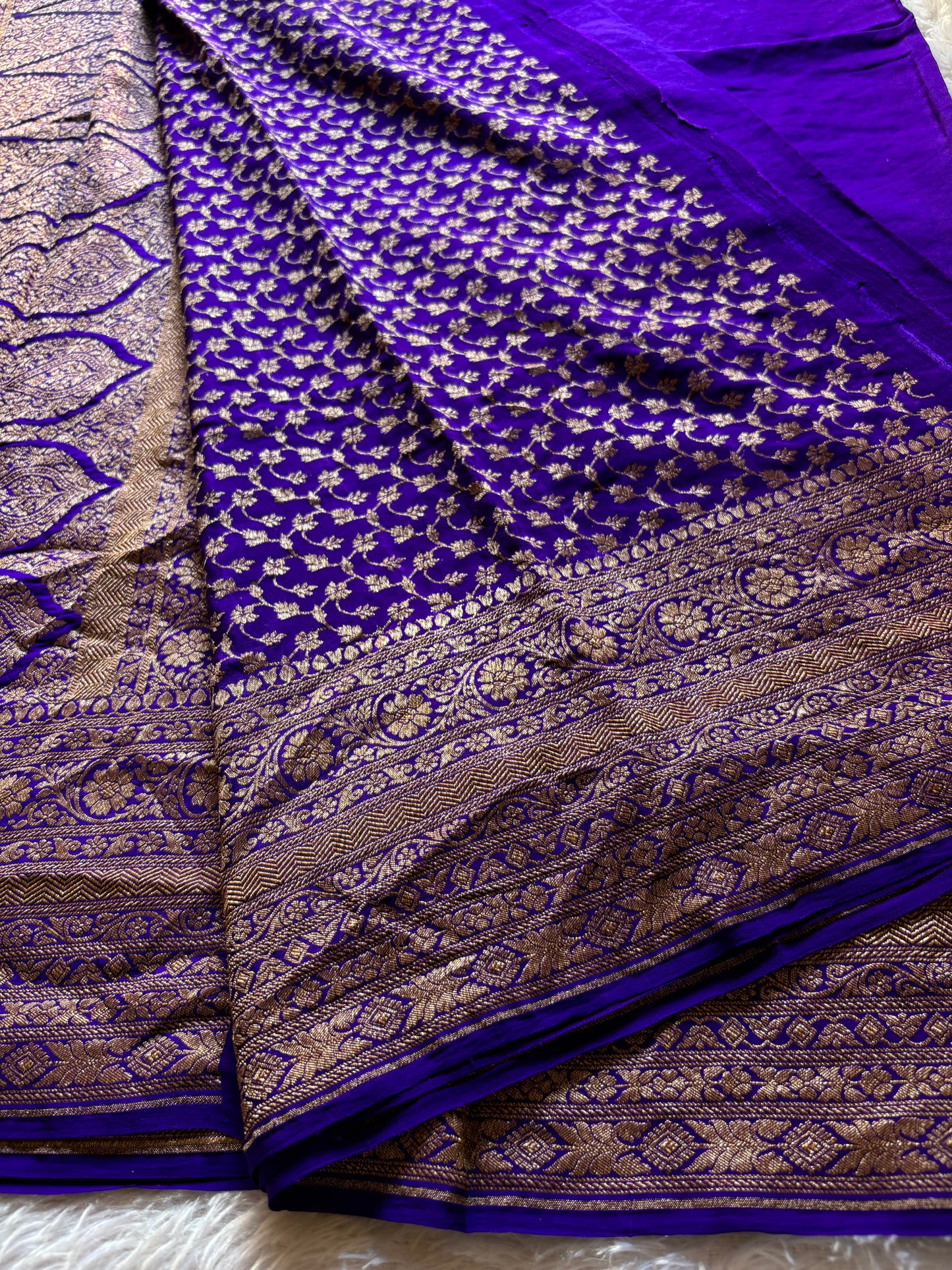 Nadhiya : Solid violet blue