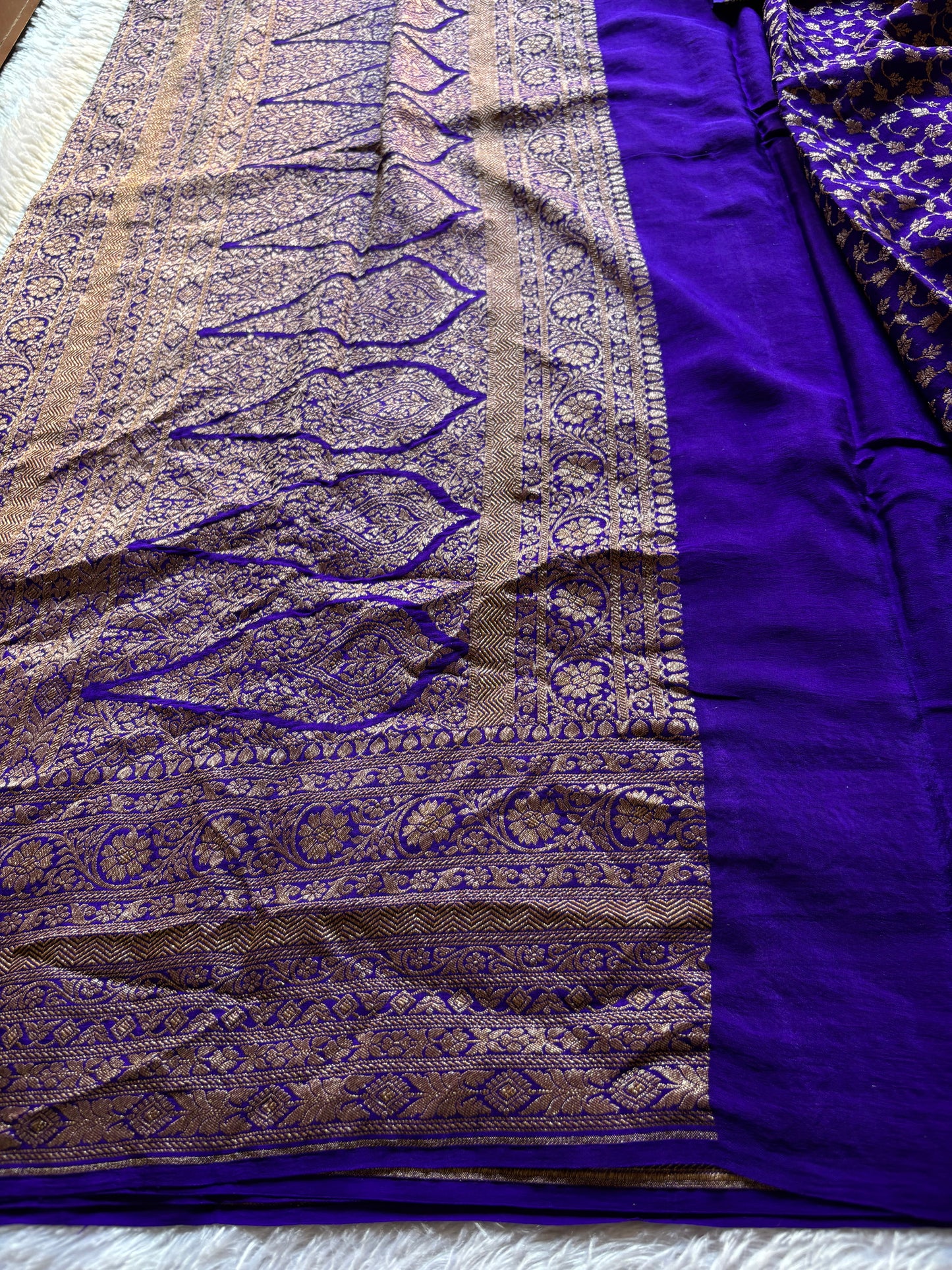 Nadhiya : Solid violet blue