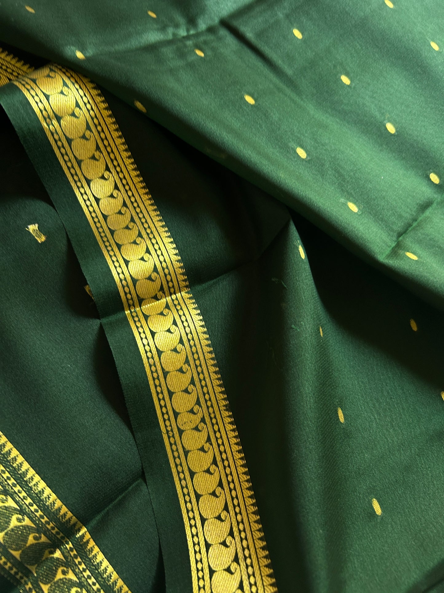 Keerthi : Solid Bottle green
