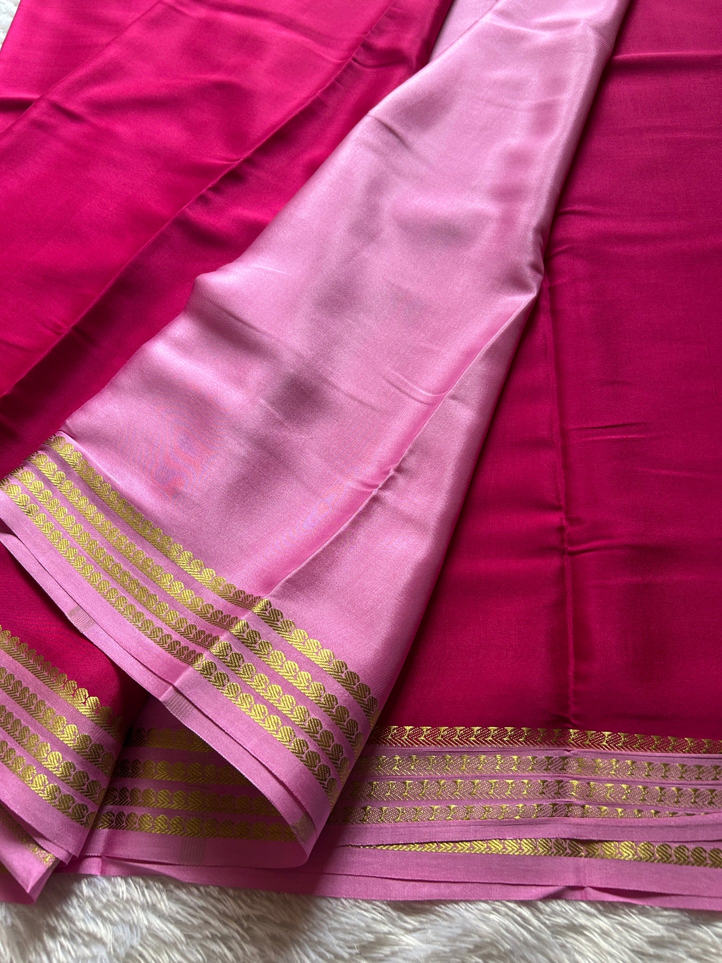 Aragini (2D) : Dark pink-Baby Pink