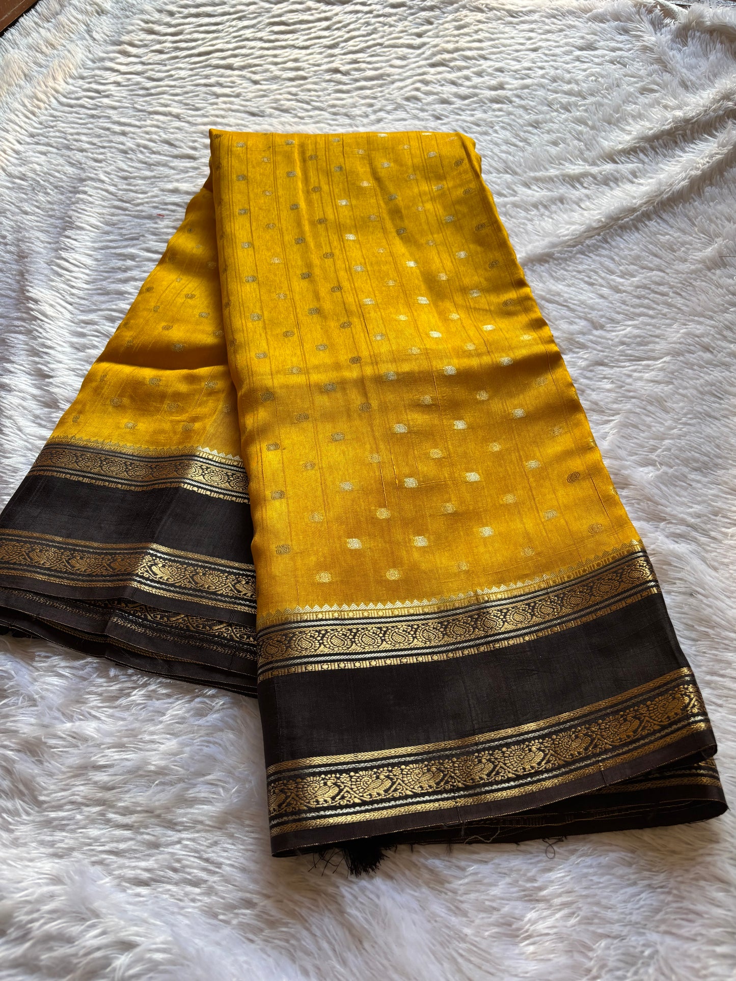 SS101 : Golden Yellow - Black