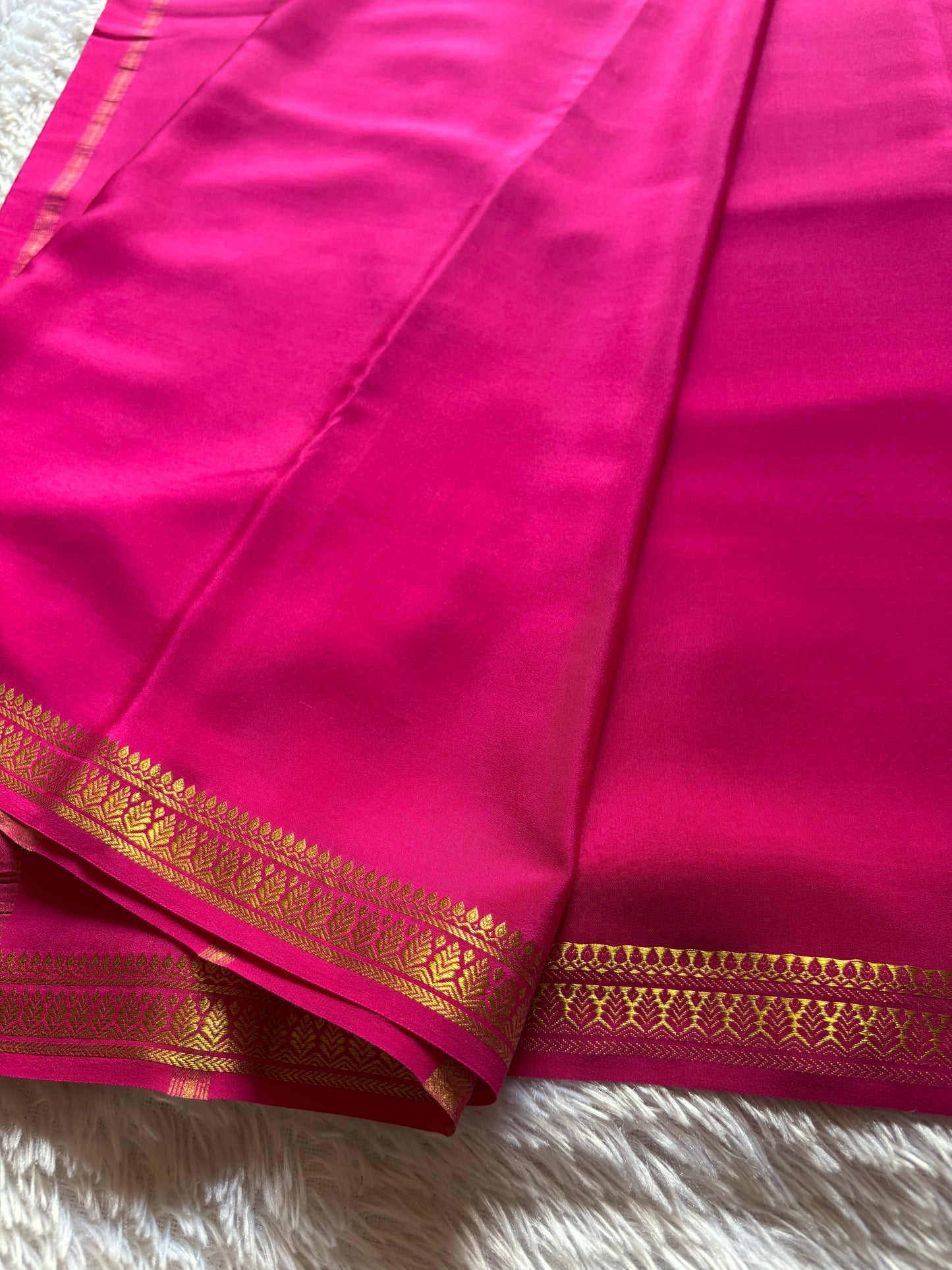 Jyothi : Solid Hot pink